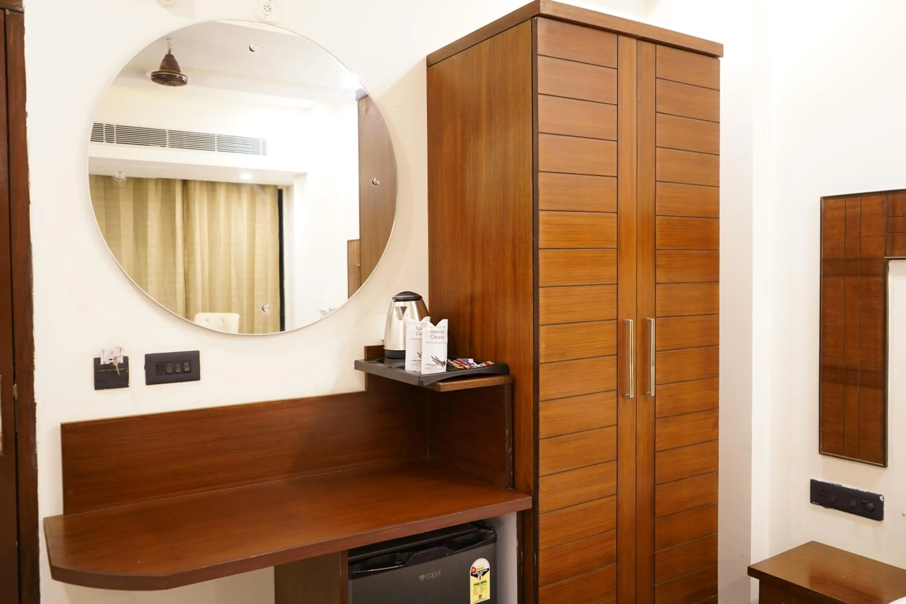 Coffee/tea facilities in Hotel Doon's Pride