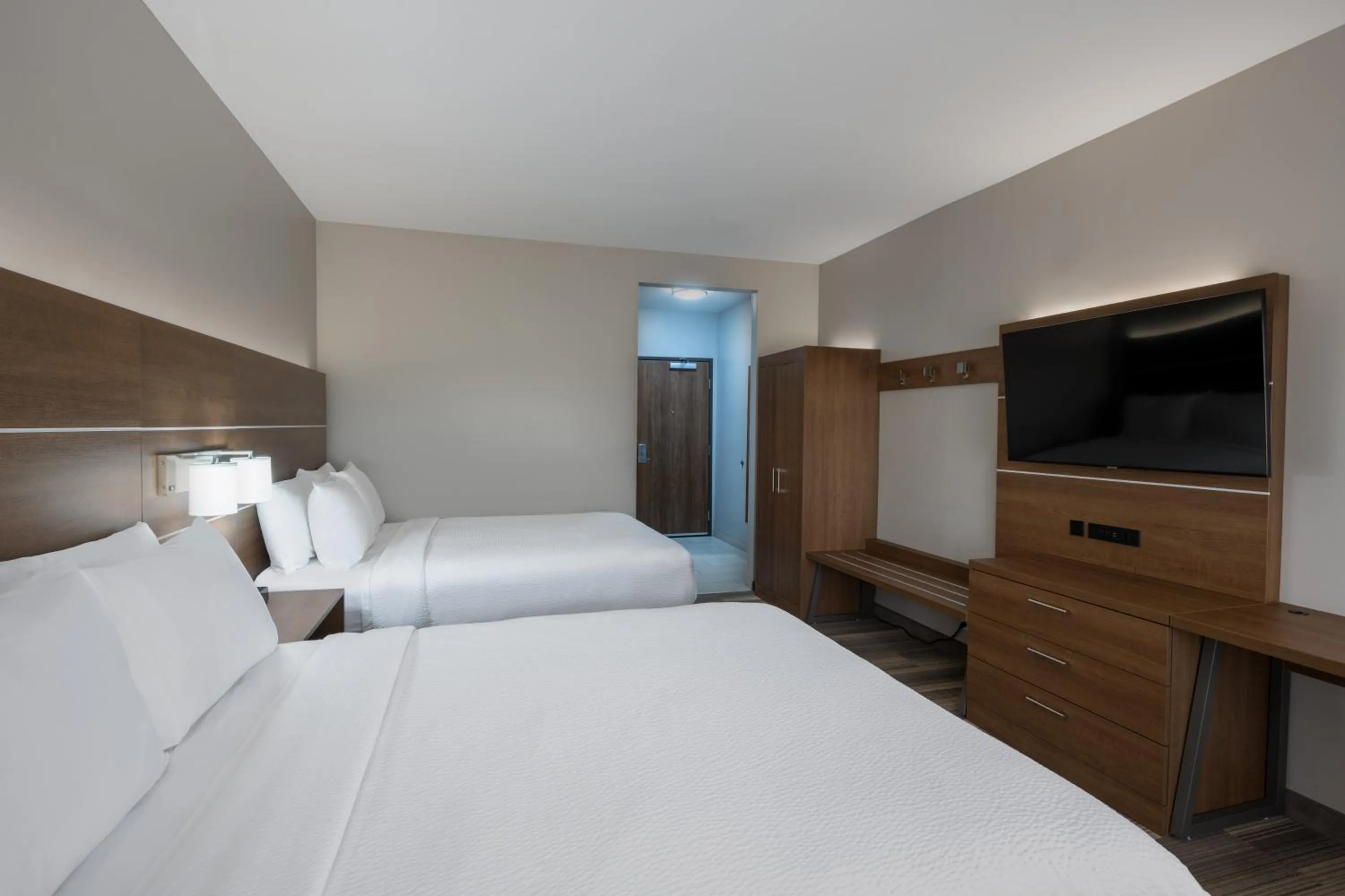 Bedroom, Bed in Holiday Inn Express & Suites - Gilbert - Mesa Gateway Airport