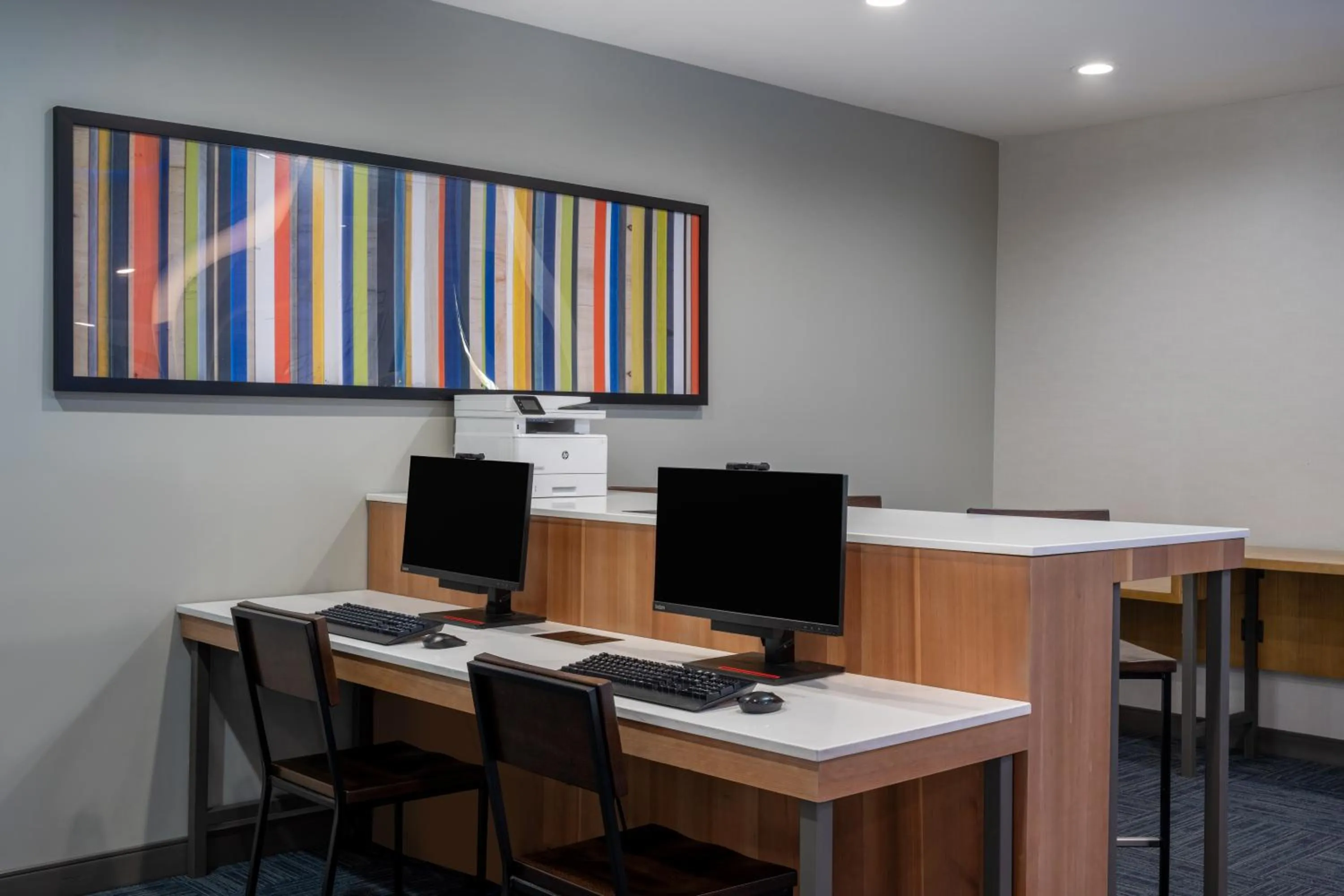 Business facilities in Holiday Inn Express & Suites - Gilbert - Mesa Gateway Airport