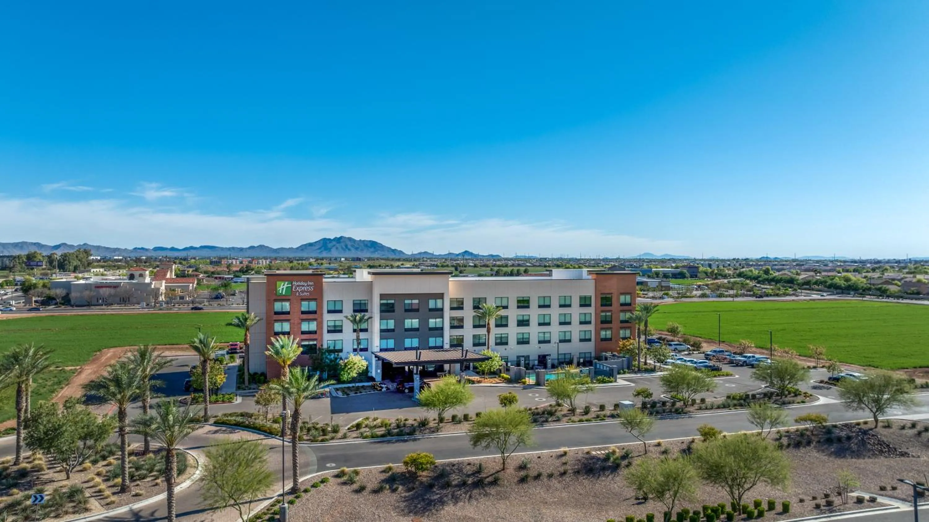 Property building in Holiday Inn Express & Suites - Gilbert - Mesa Gateway Airport