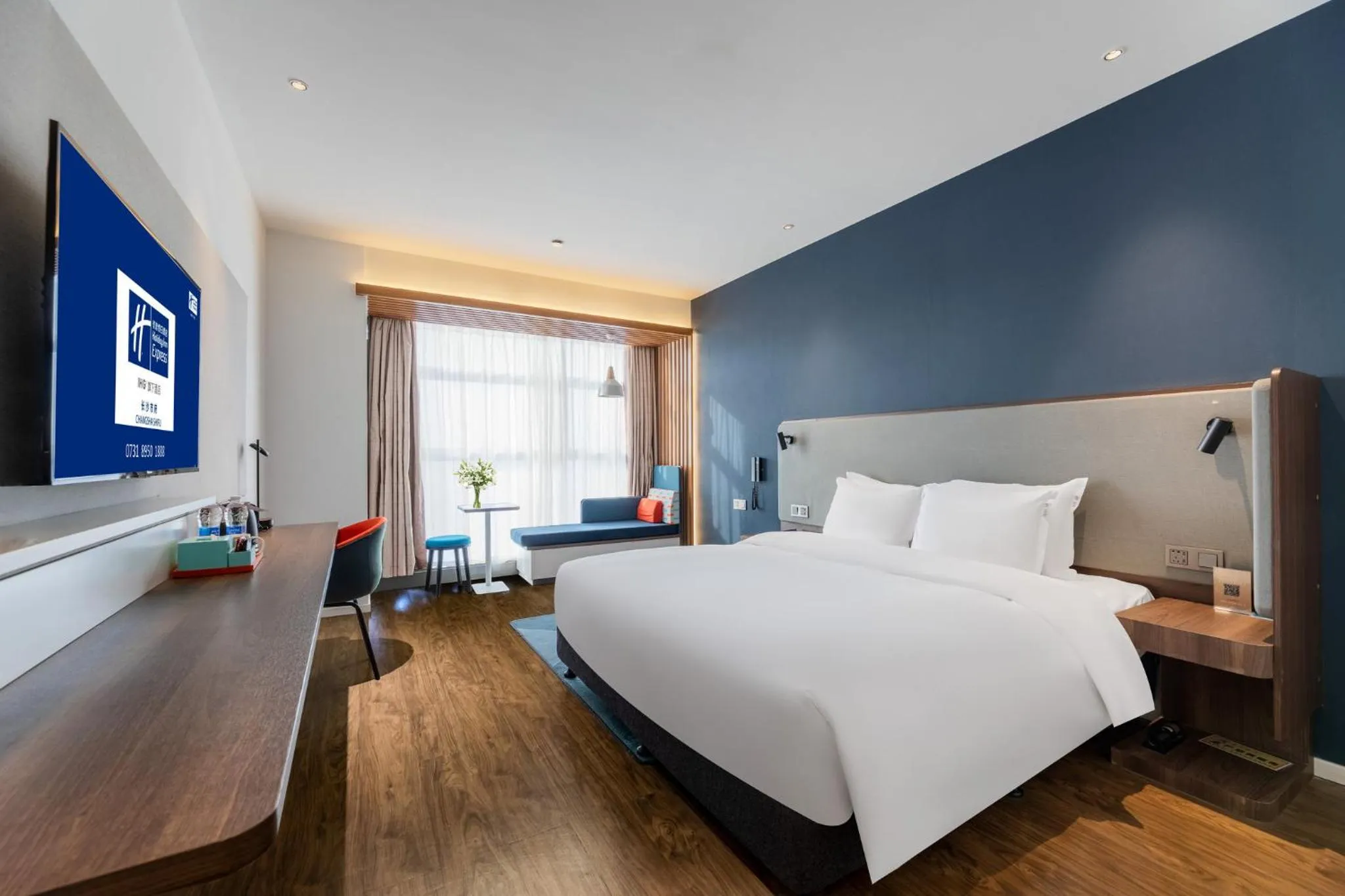Photo of the whole room, Bed in Holiday Inn Express Changsha Shifu by IHG