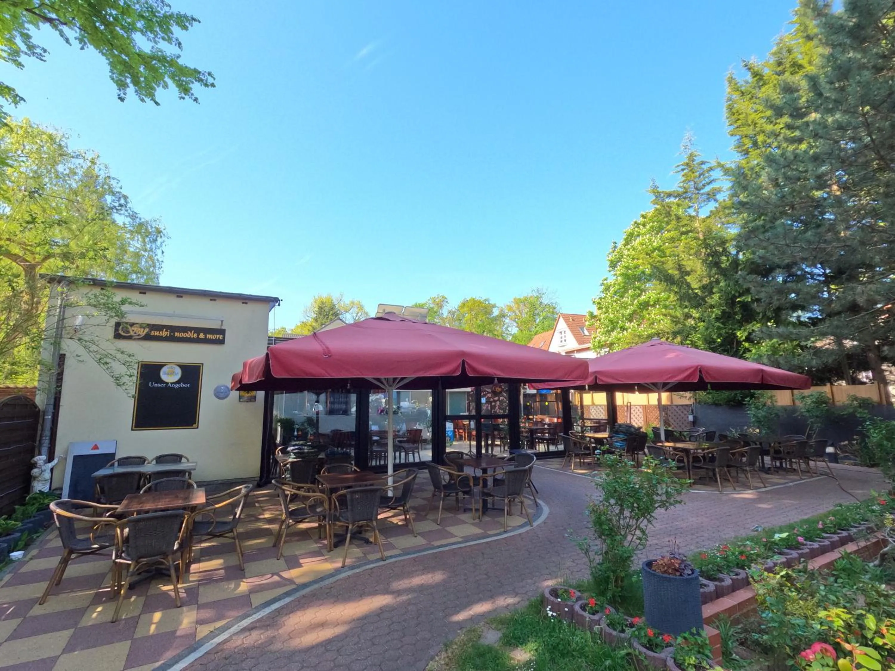 Restaurant/places to eat in Hotel Diana