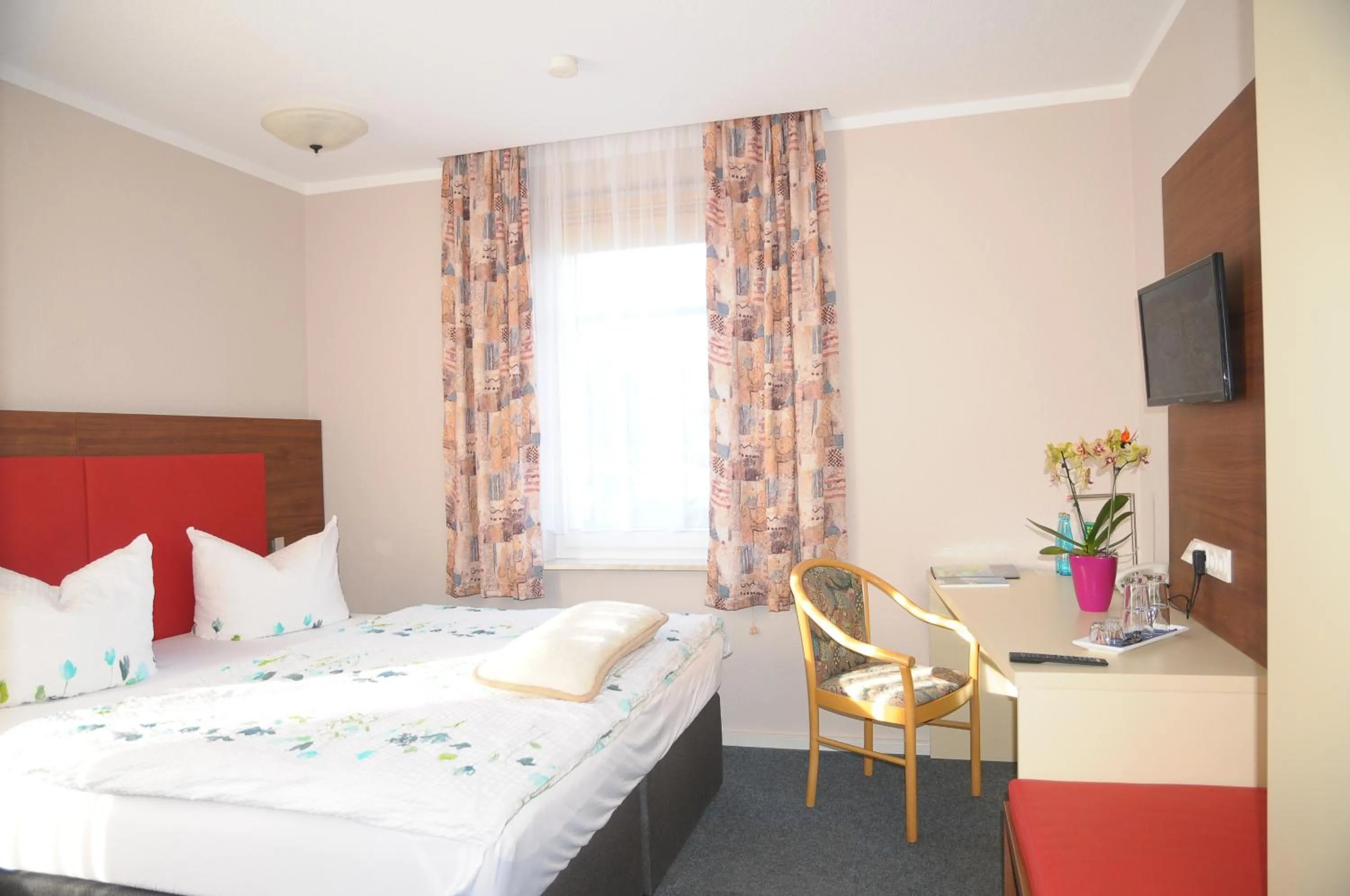 Photo of the whole room, Bed in Aktiv Pension