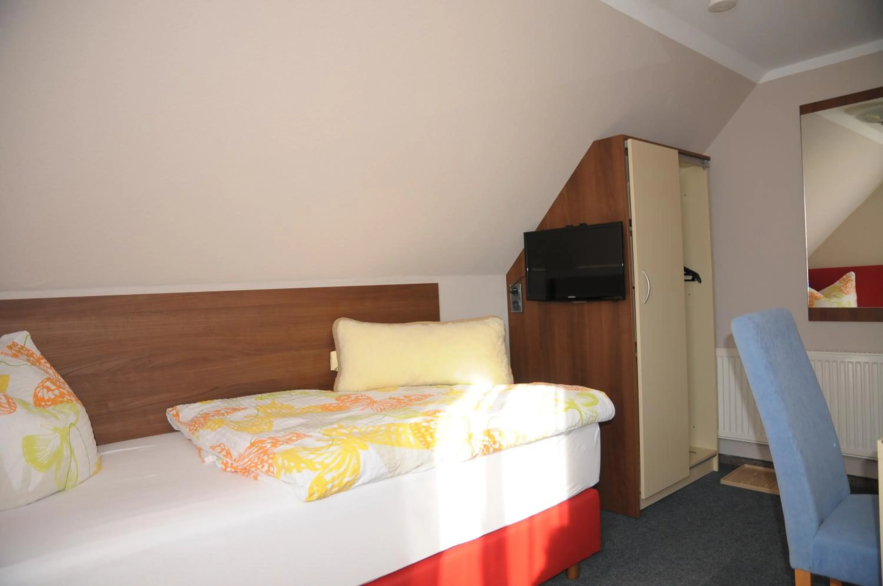 Photo of the whole room, Bed in Aktiv Pension