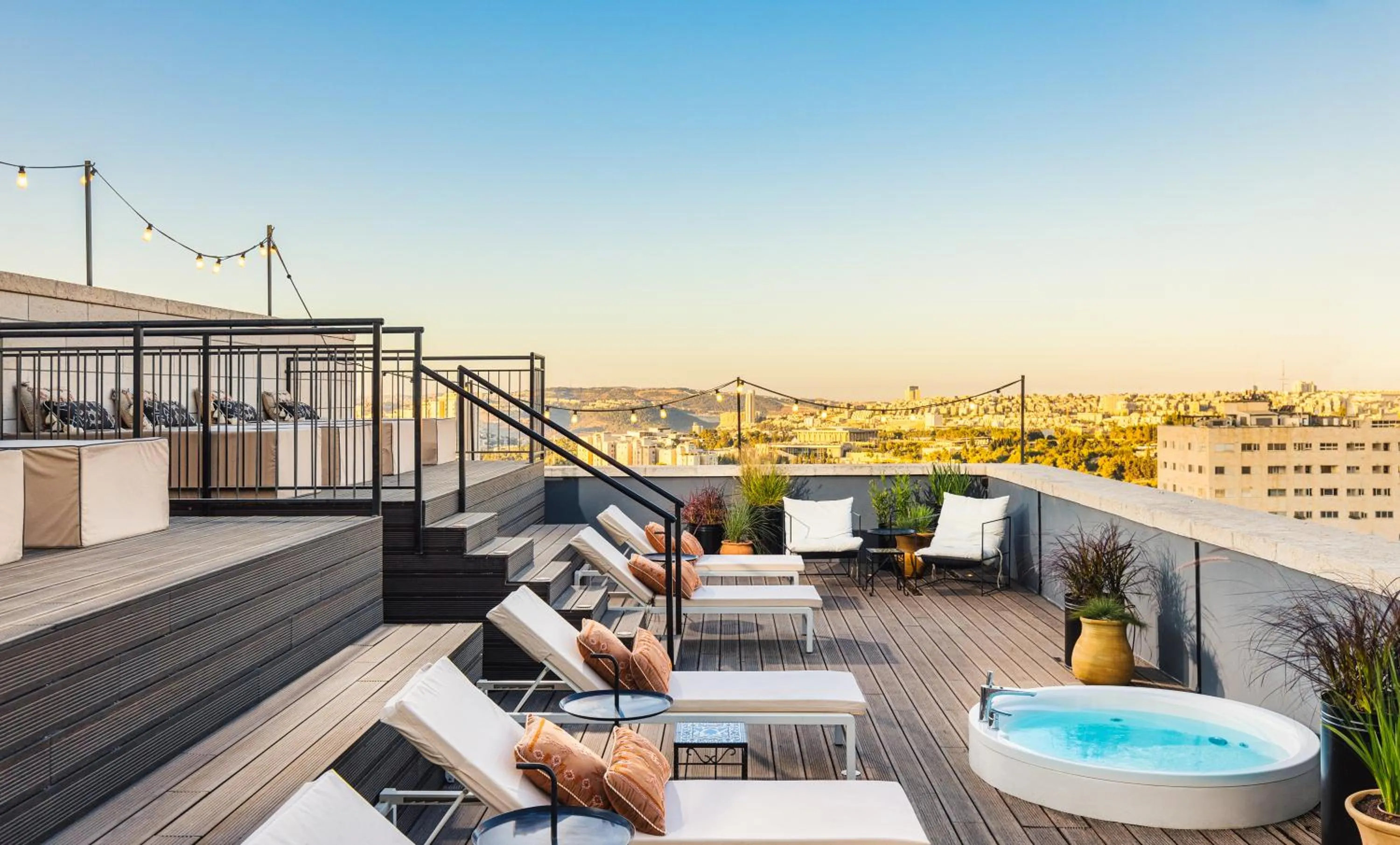 Hot Tub in Brown Machne Yehuda