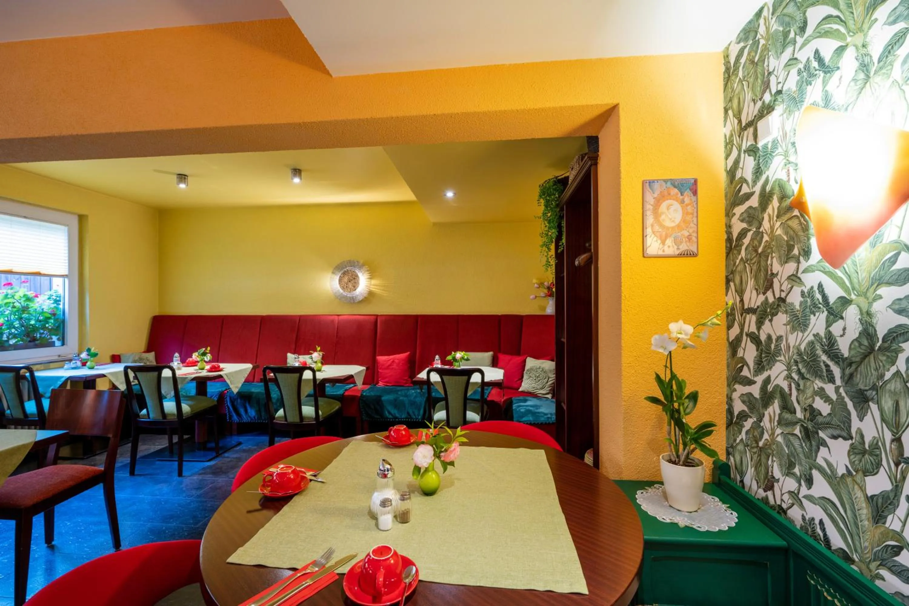 Restaurant/places to eat in Hotel Arosa Düsseldorf Oberkassel