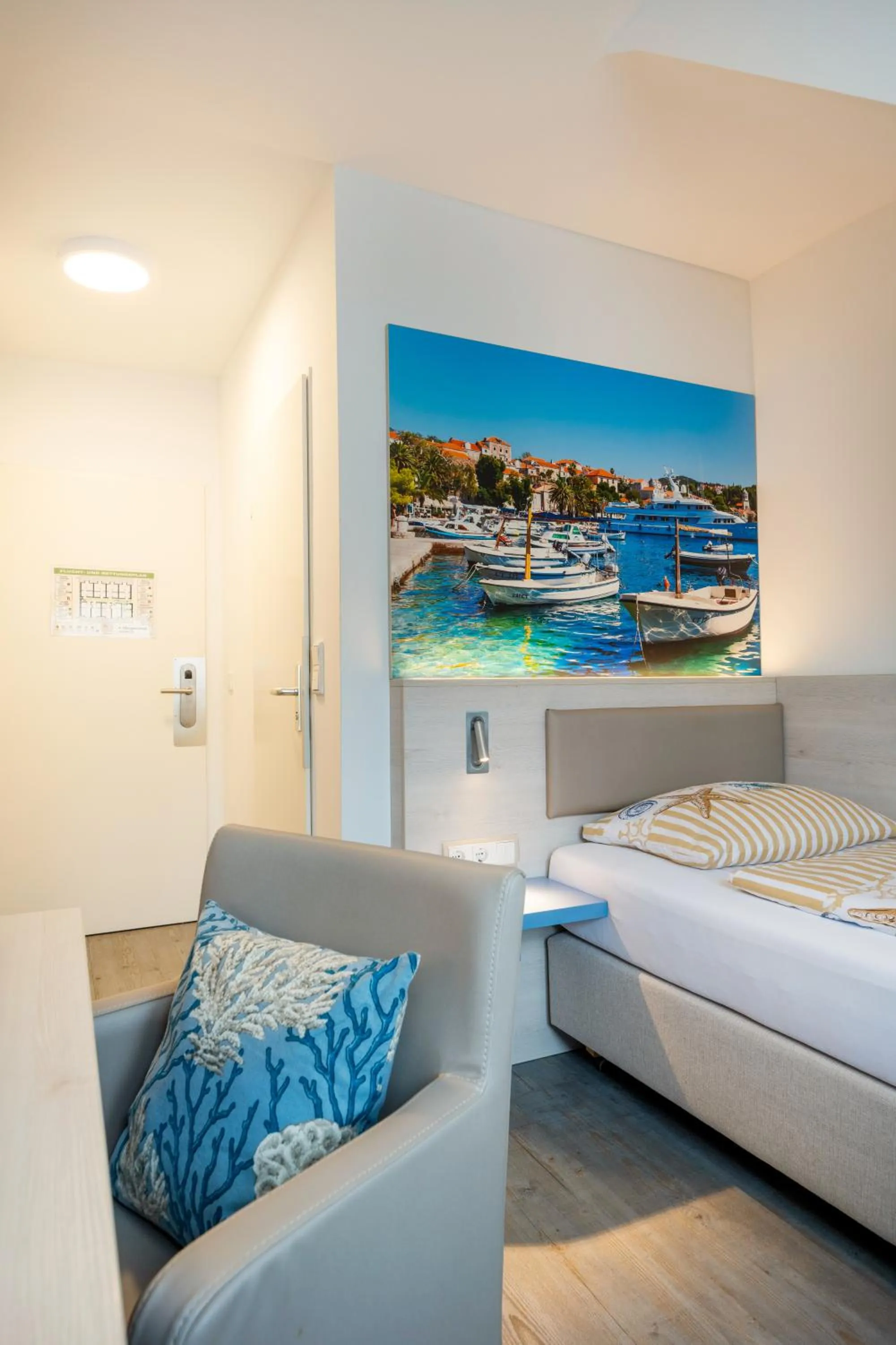 Photo of the whole room, Bed in Hotel Arosa Düsseldorf Oberkassel