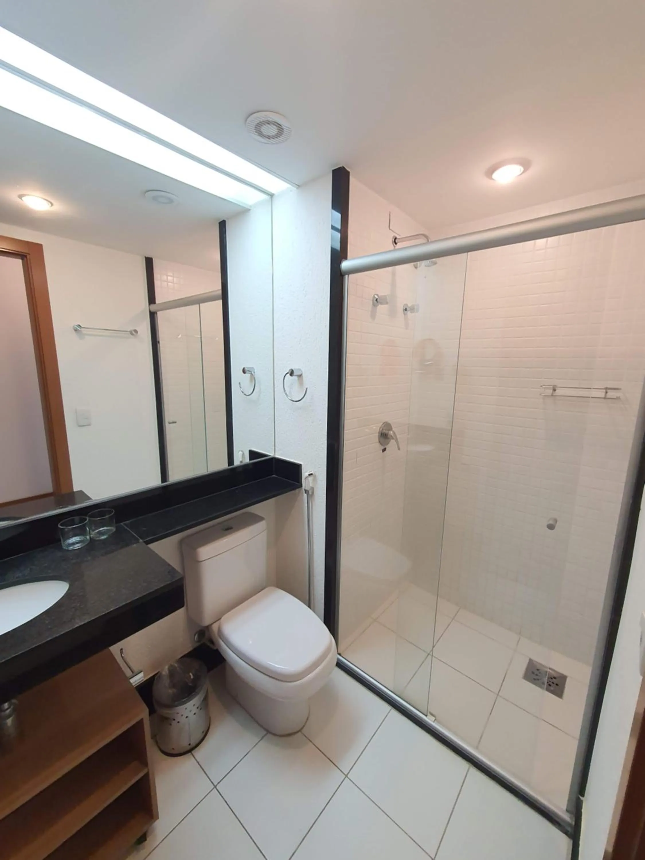 Shower in Flat no Athos Bulcão Executive By Rei dos Flats