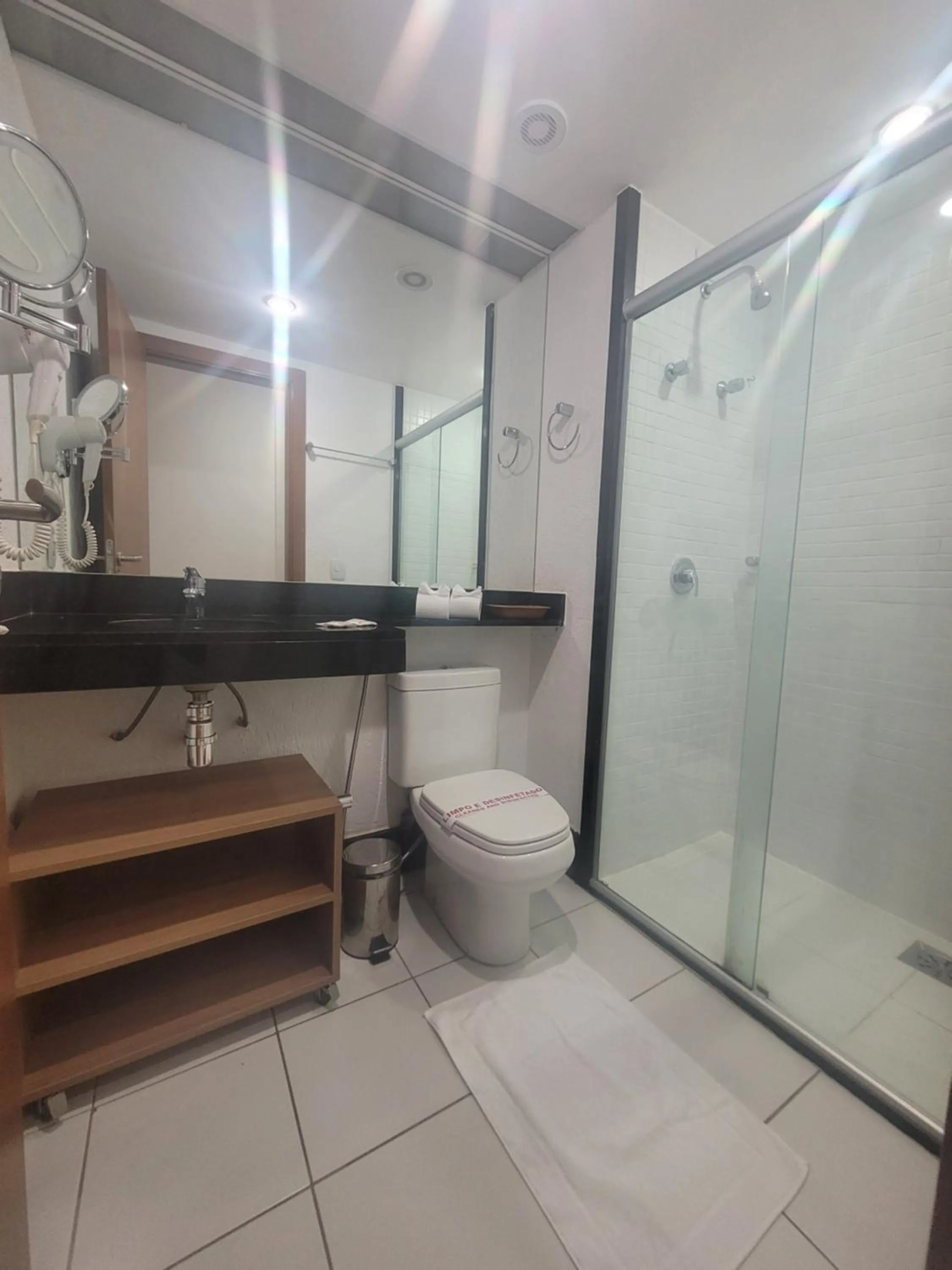 Shower in Flat no Athos Bulcão Executive By Rei dos Flats