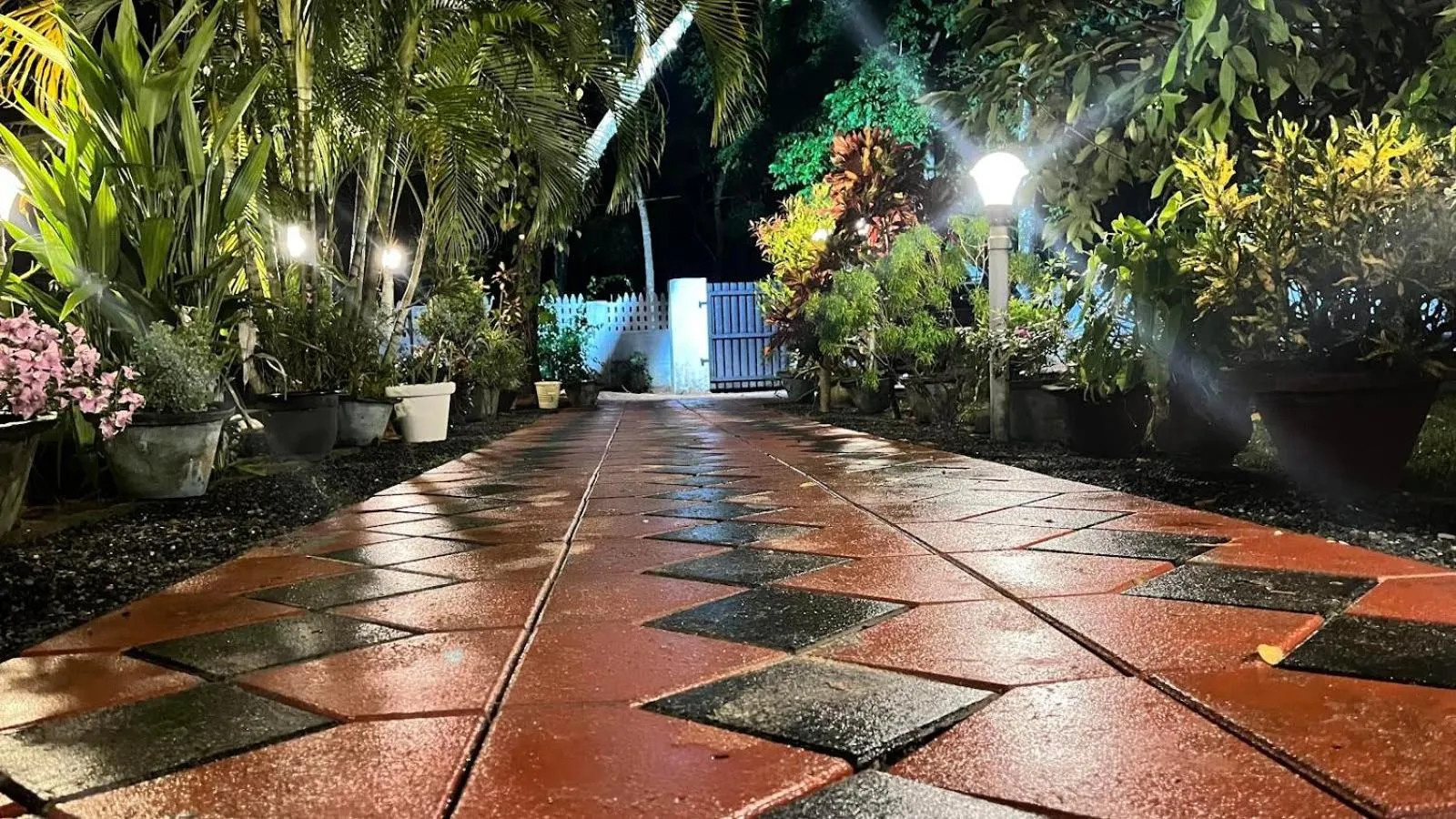 Marari Charlys Homestay