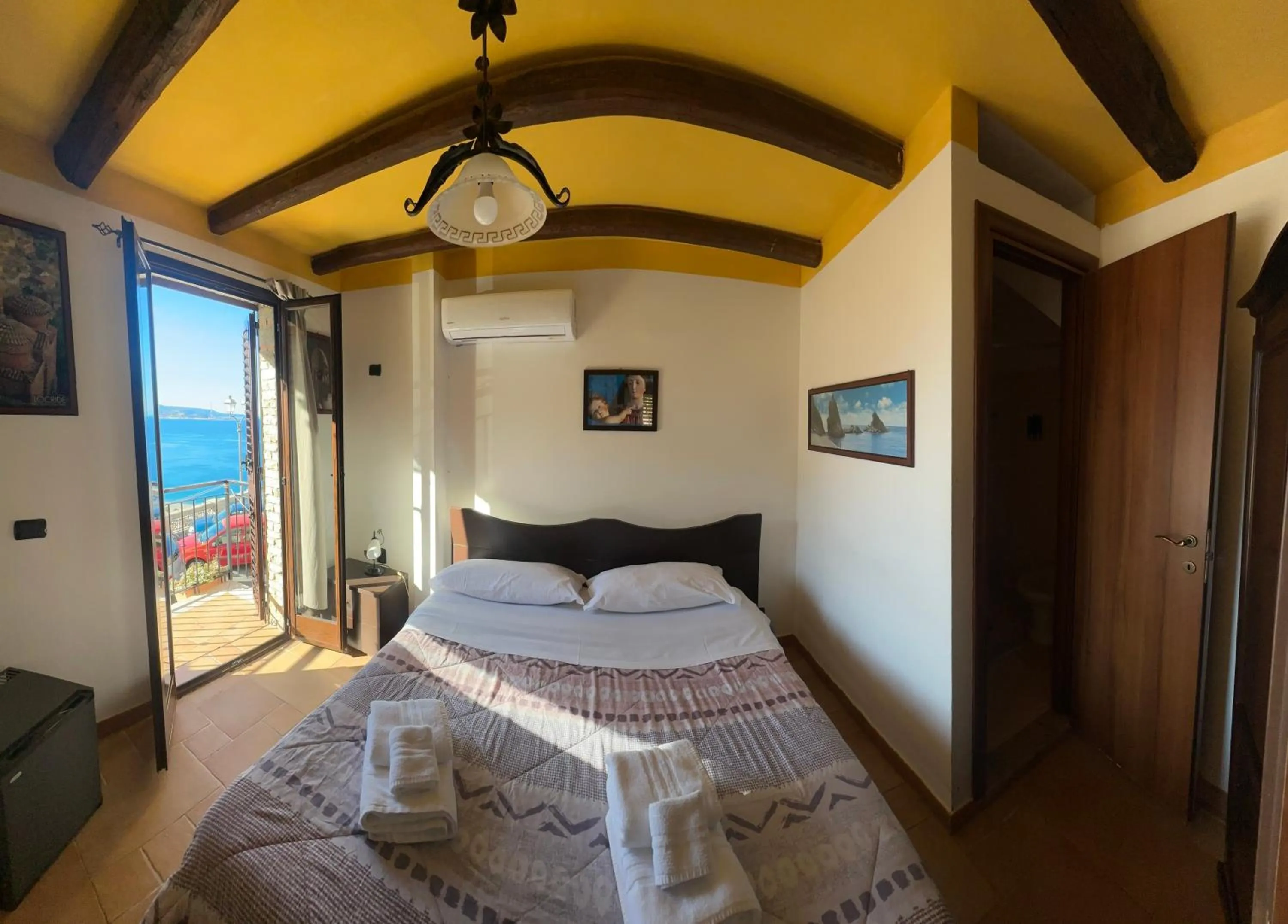 Photo of the whole room, Bed in B&B La Bastia