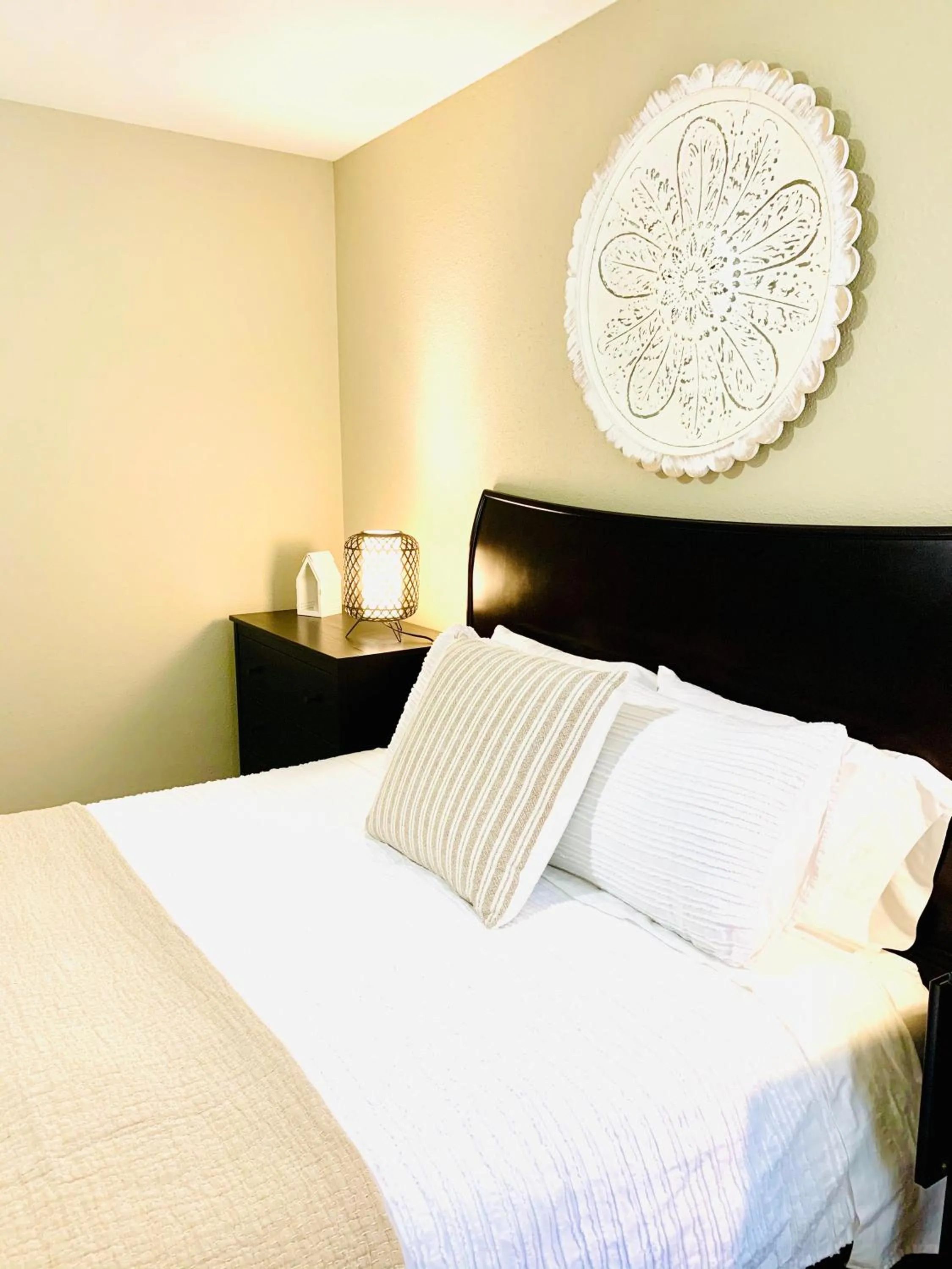 Bedroom, Bed in Peaceful Medical Center Apartment 2BR & 2BA