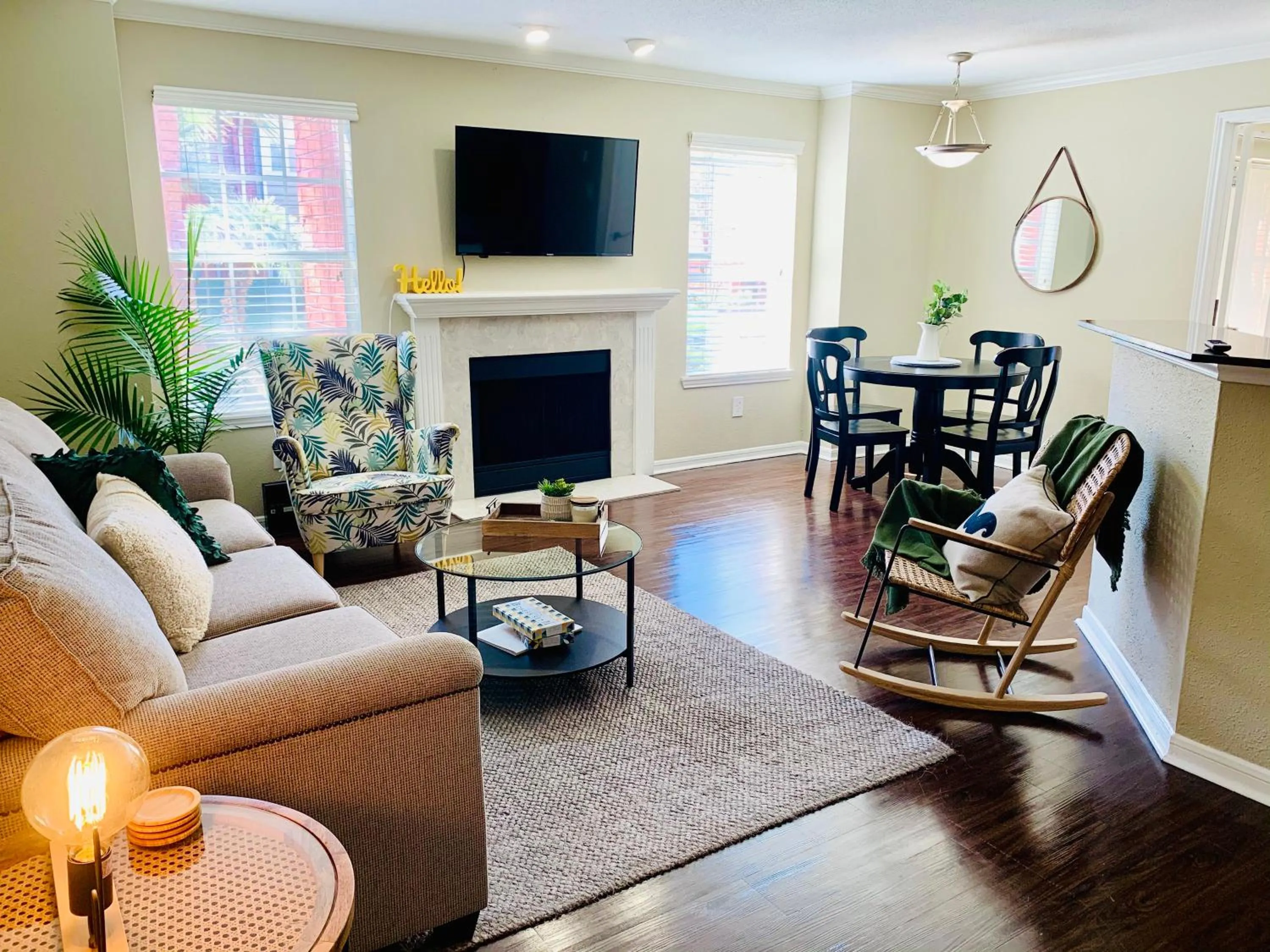 Living room in Peaceful Medical Center Apartment 2BR & 2BA