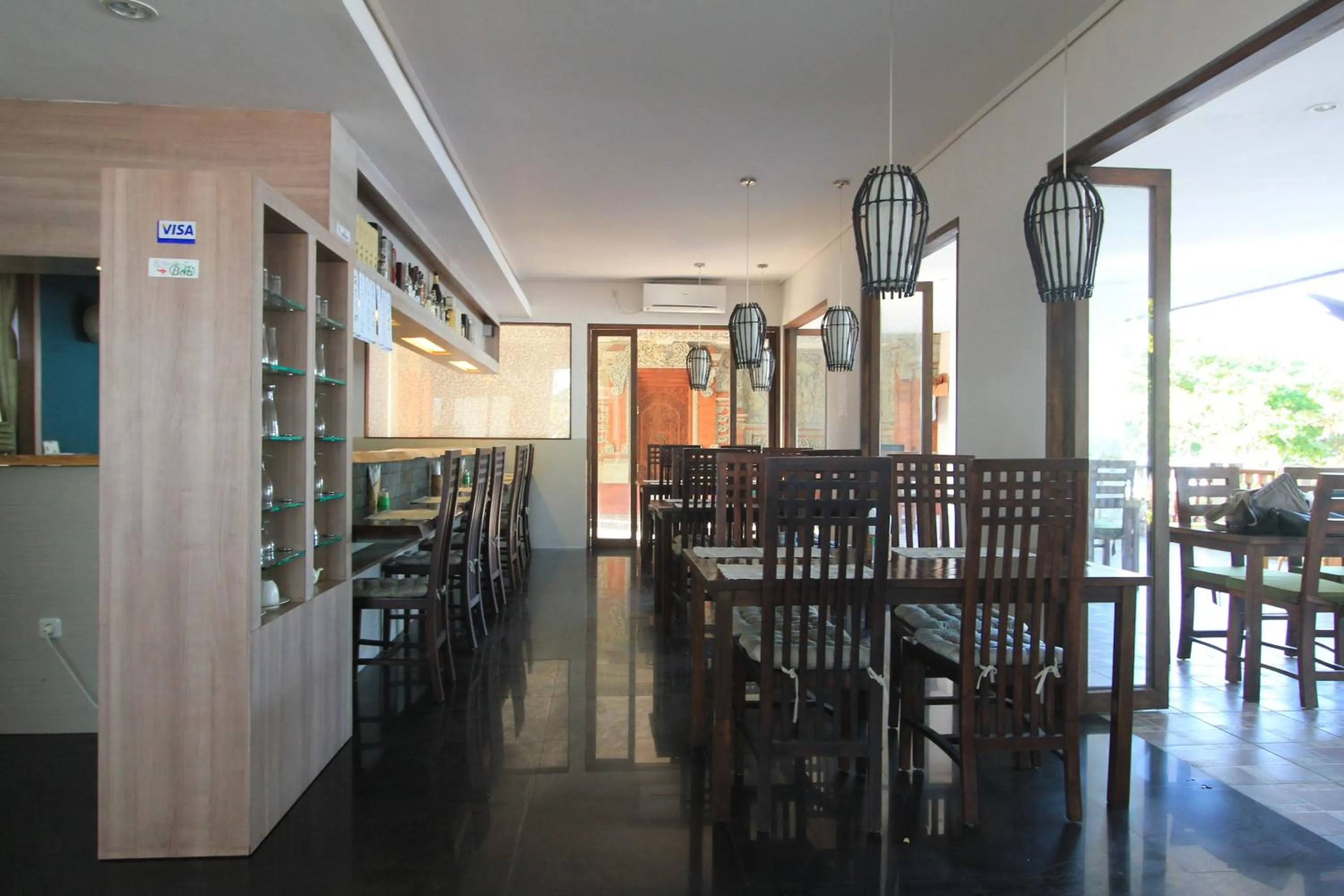Restaurant/places to eat in Alit Beach Resort and Villas