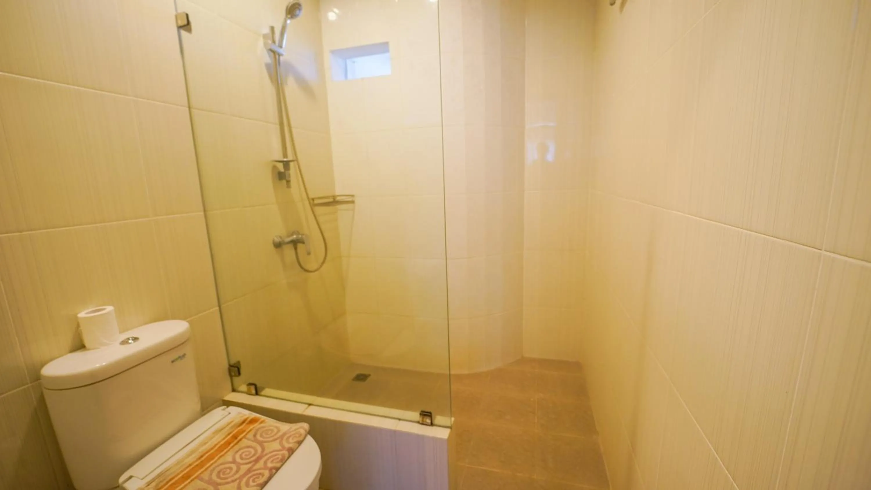 Bathroom in Alit Beach Resort and Villas