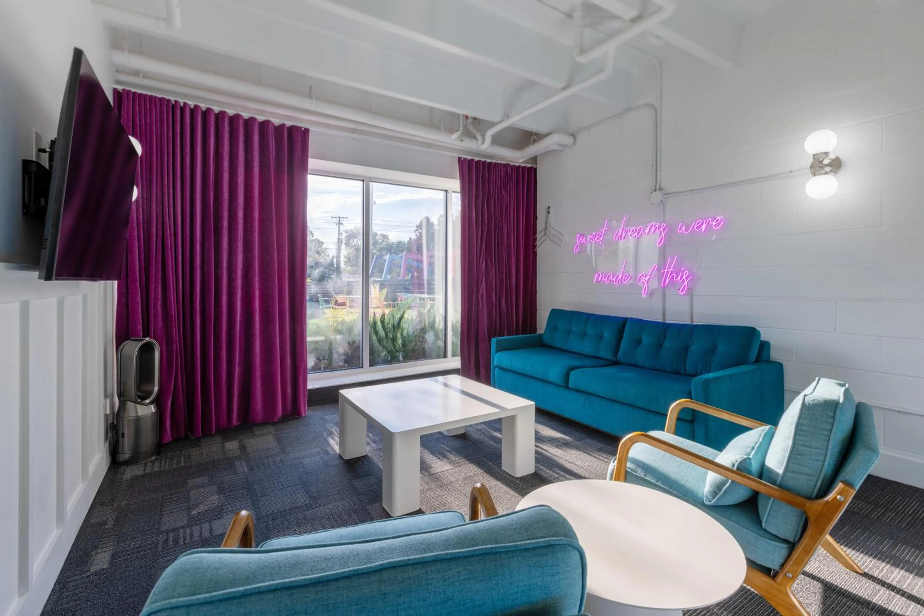 Living room in The Gallatin