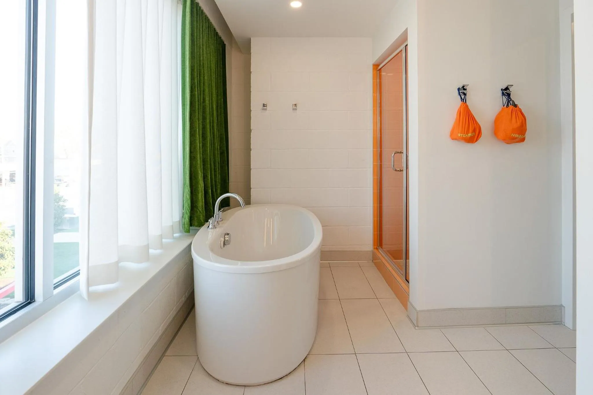 Shower in The Gallatin