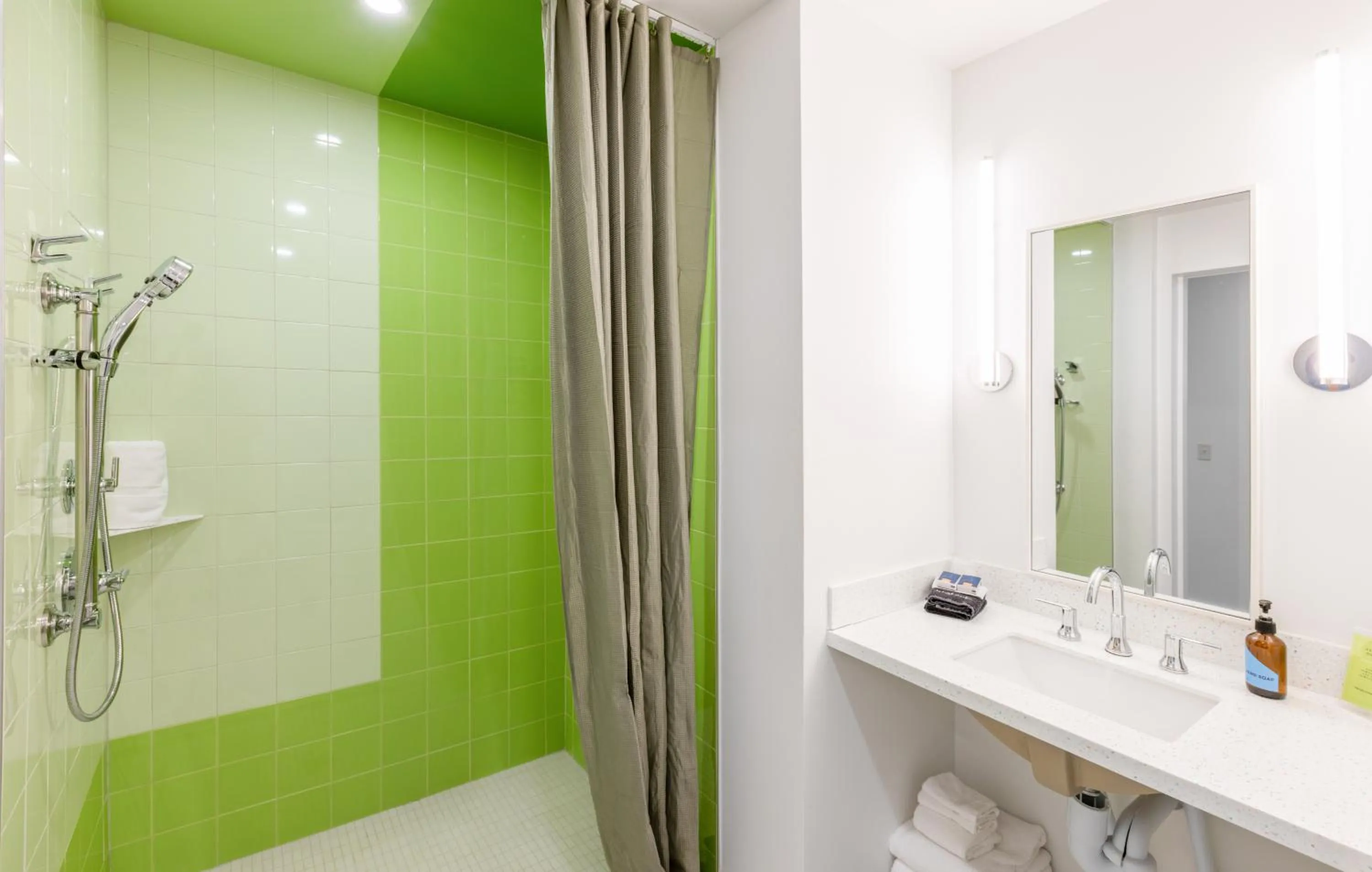 Shower in The Gallatin