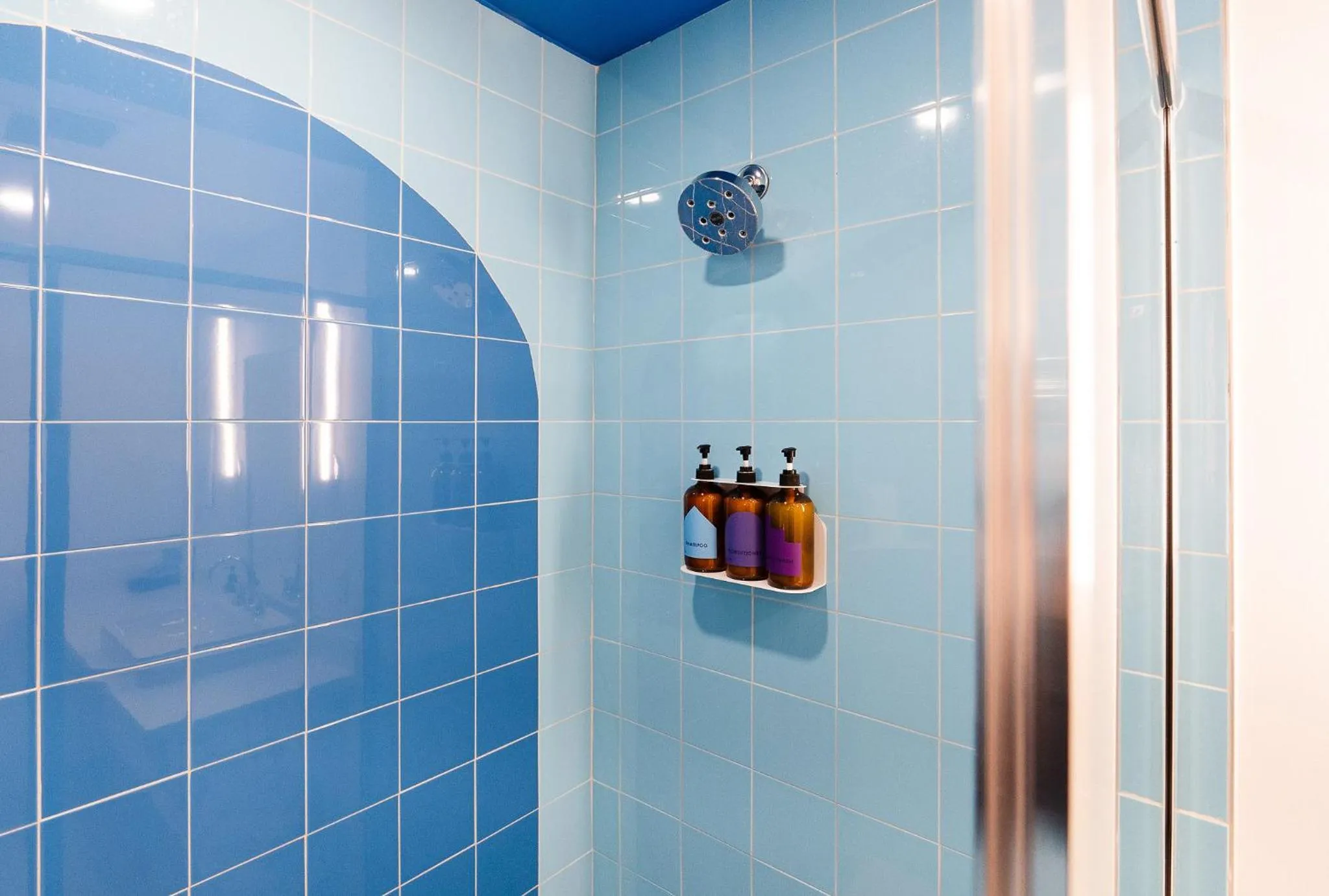 Shower in The Gallatin