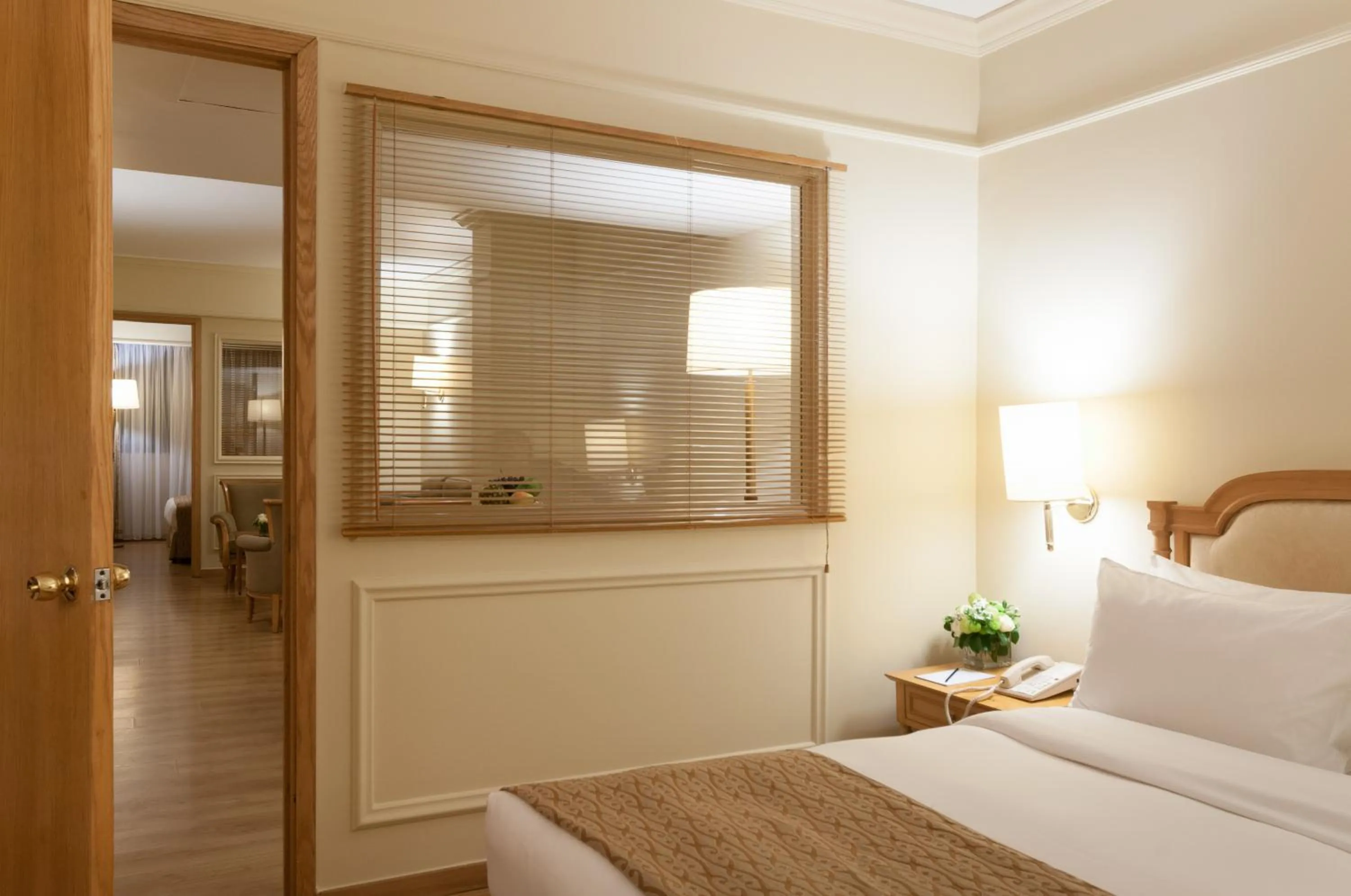 Bedroom, Bed in Le Commodore Hotel