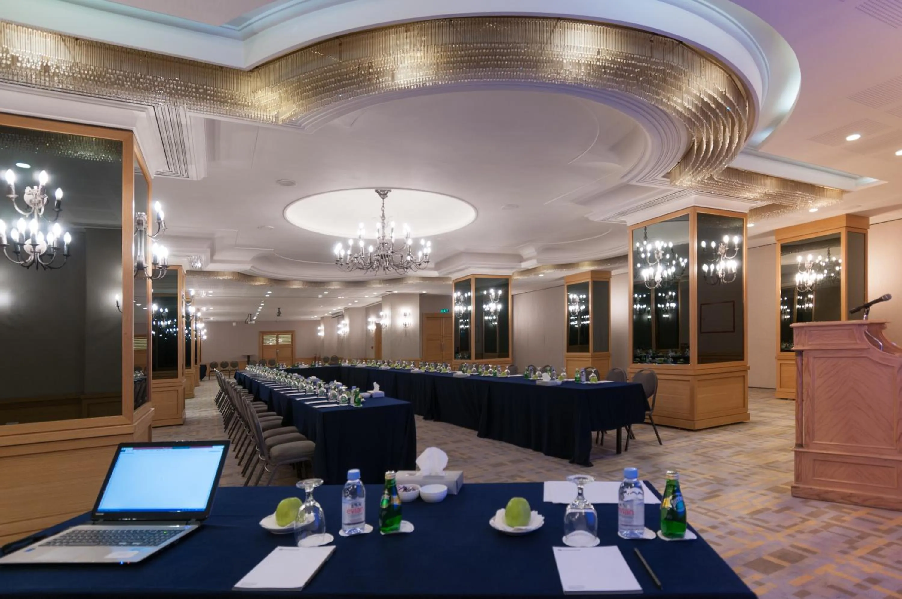 Banquet/Function facilities in Le Commodore Hotel