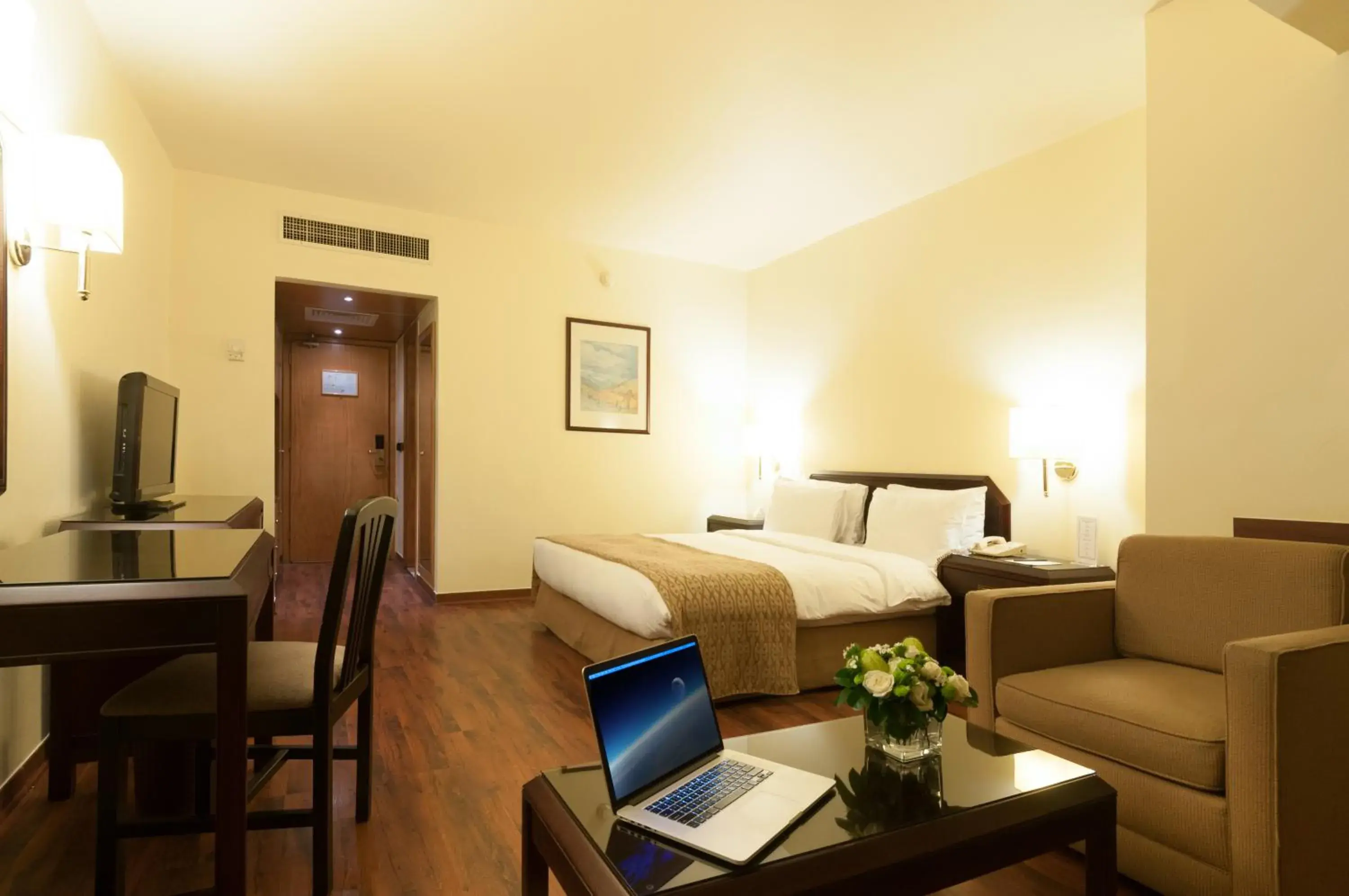 Superior Double or Twin Room in Le Commodore Hotel Superior Double or Twin Room in Le Commodore Hotel