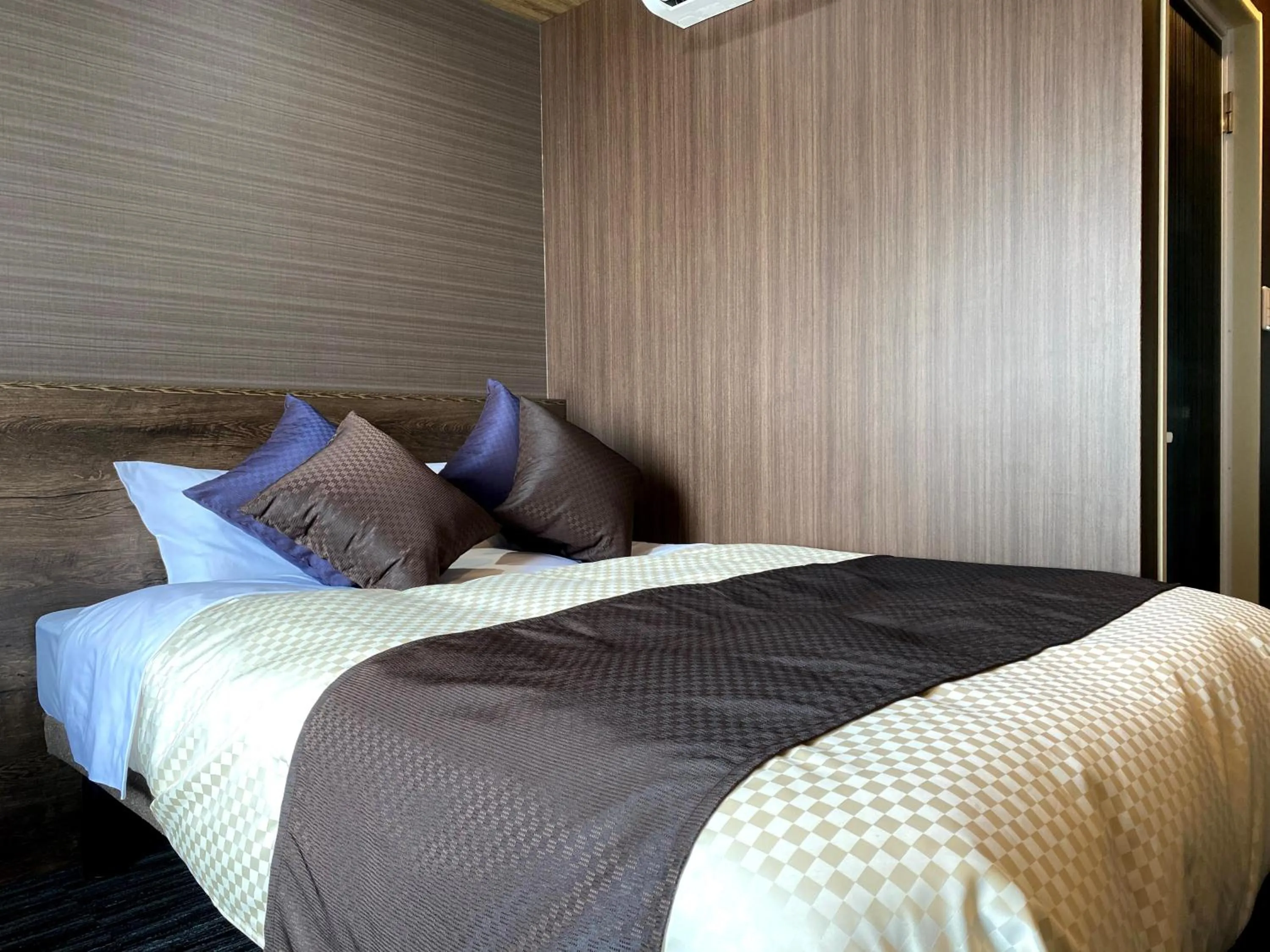 Bed in The CELECTON Abeno-Matsubara Ekimae