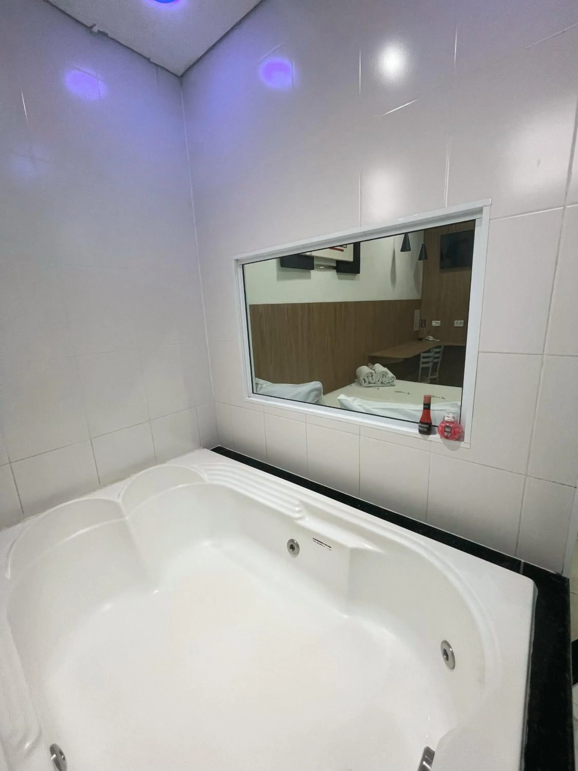 Hot Tub in Green It Motel & Hotel