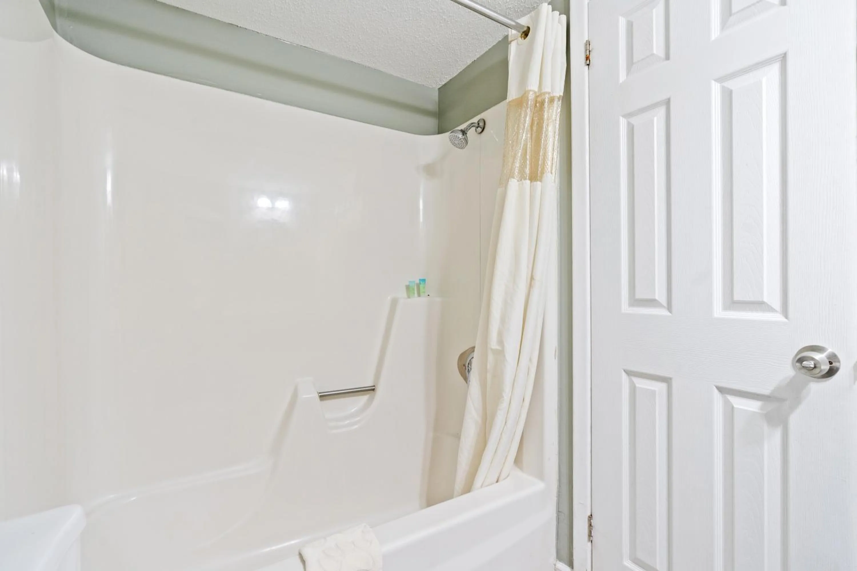 Bathroom in The Anchor Hotel