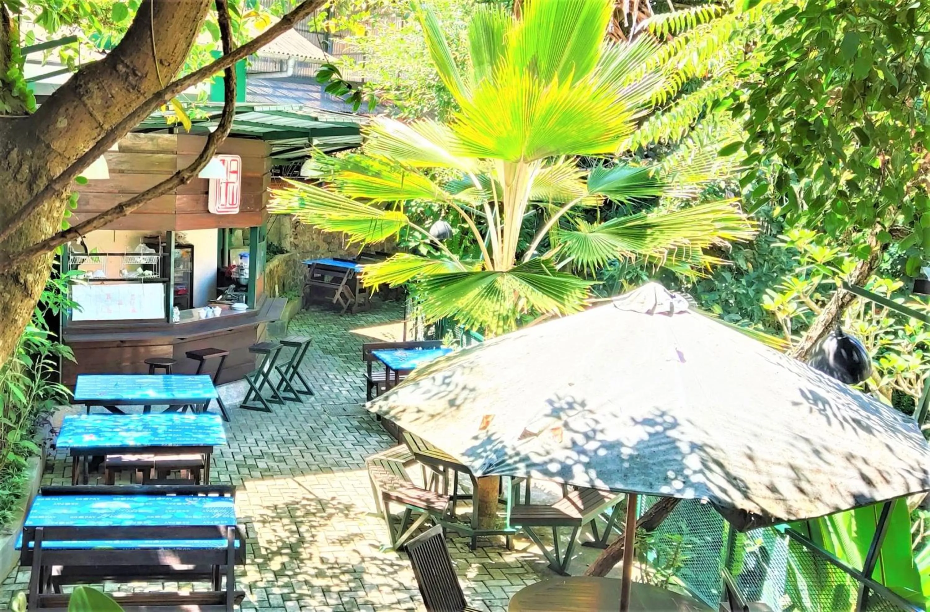 Restaurant/places to eat in OBC Villa