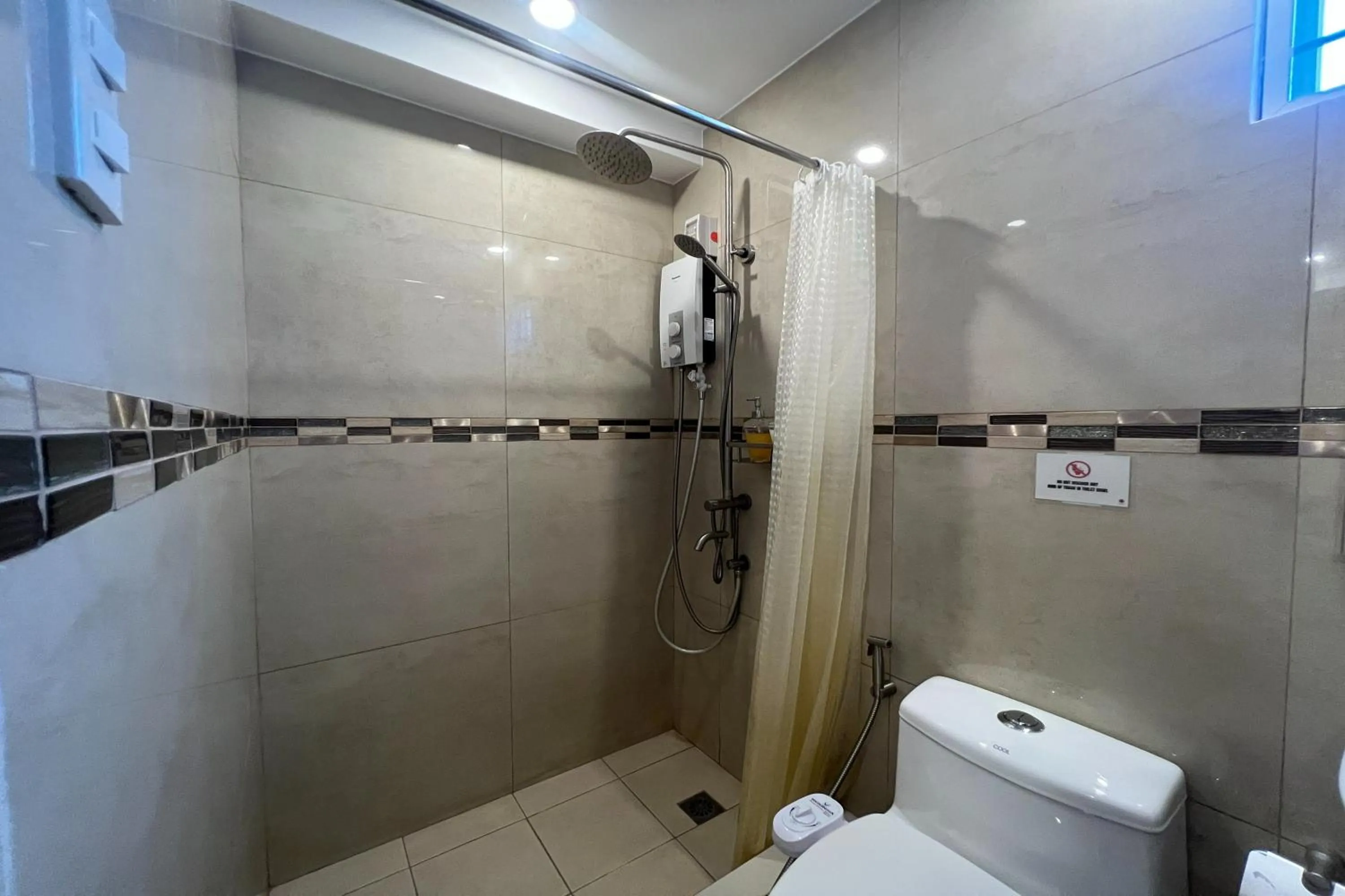 Bathroom in Khotel near T3 Airport