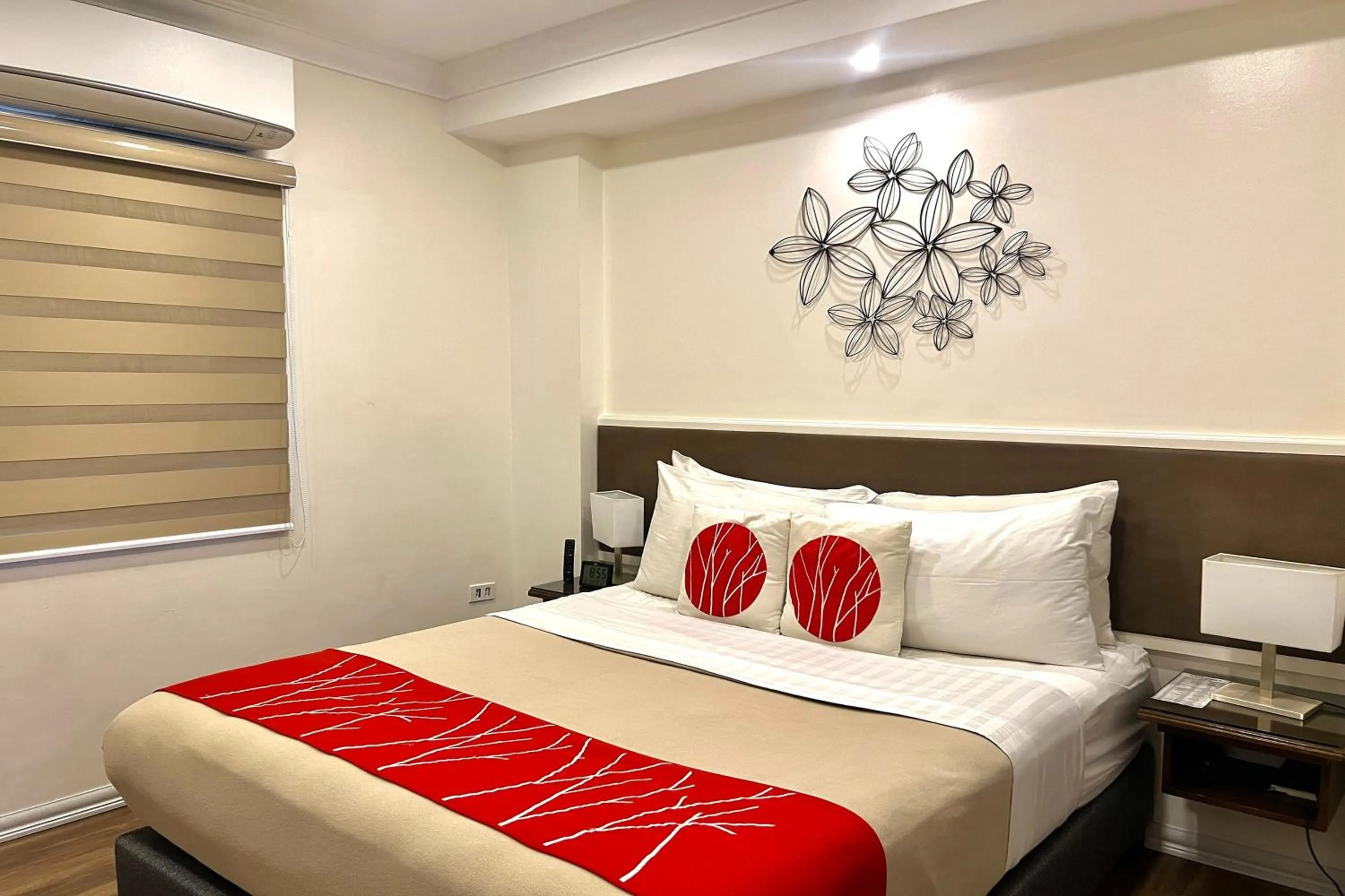 Bedroom, Bed in Khotel near T3 Airport