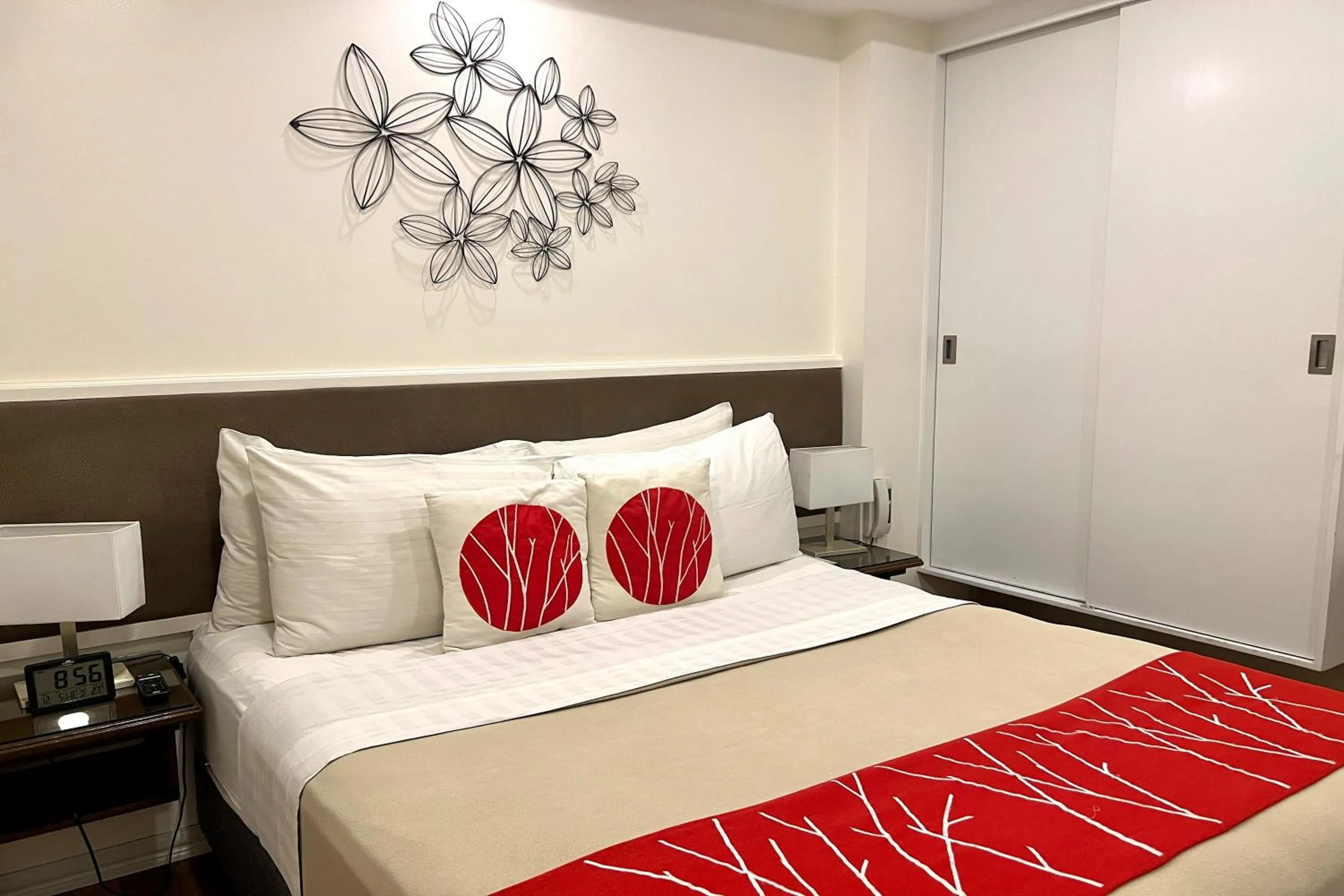Bedroom, Bed in Khotel near T3 Airport