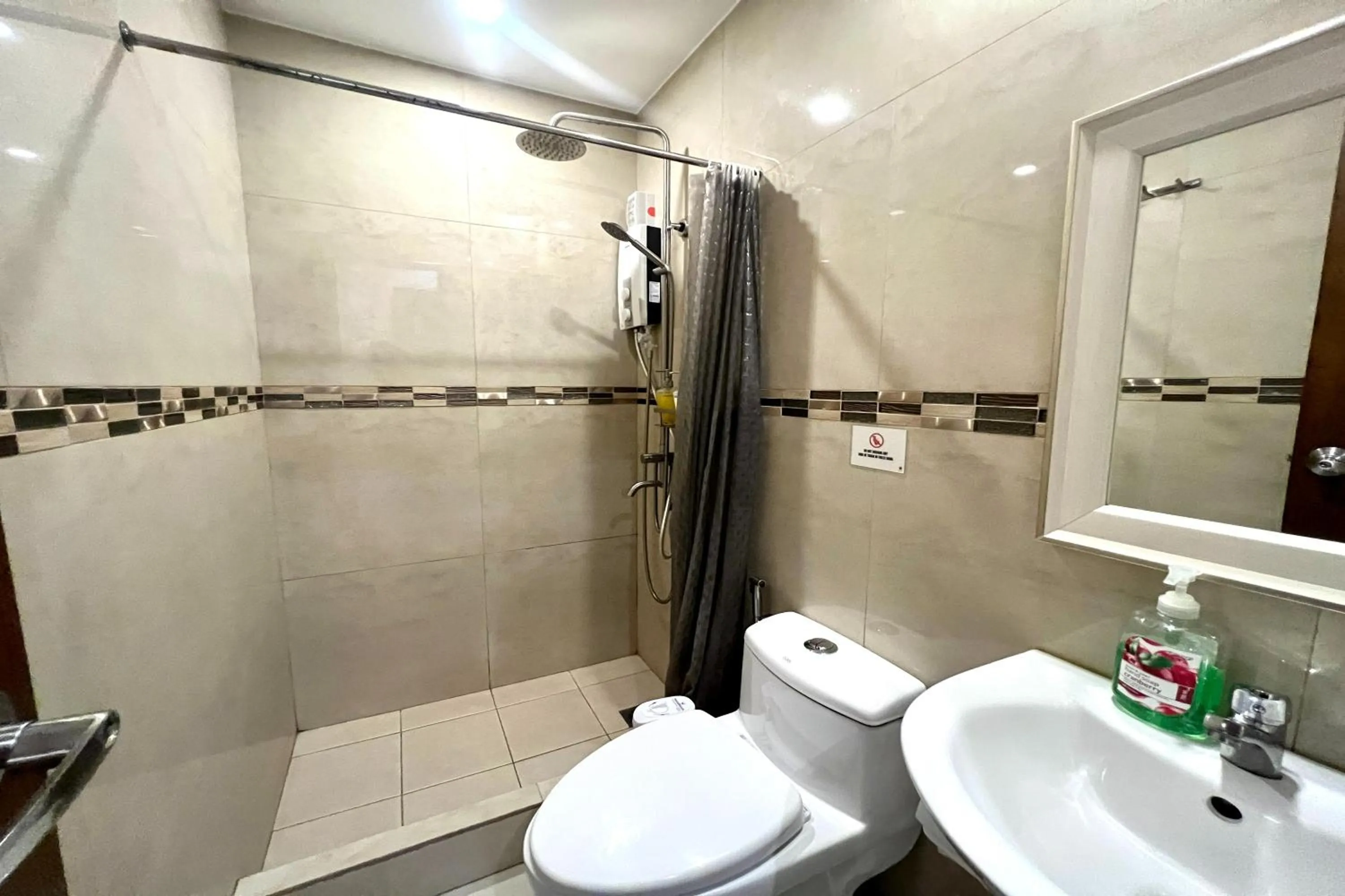 Shower in Khotel near T3 Airport