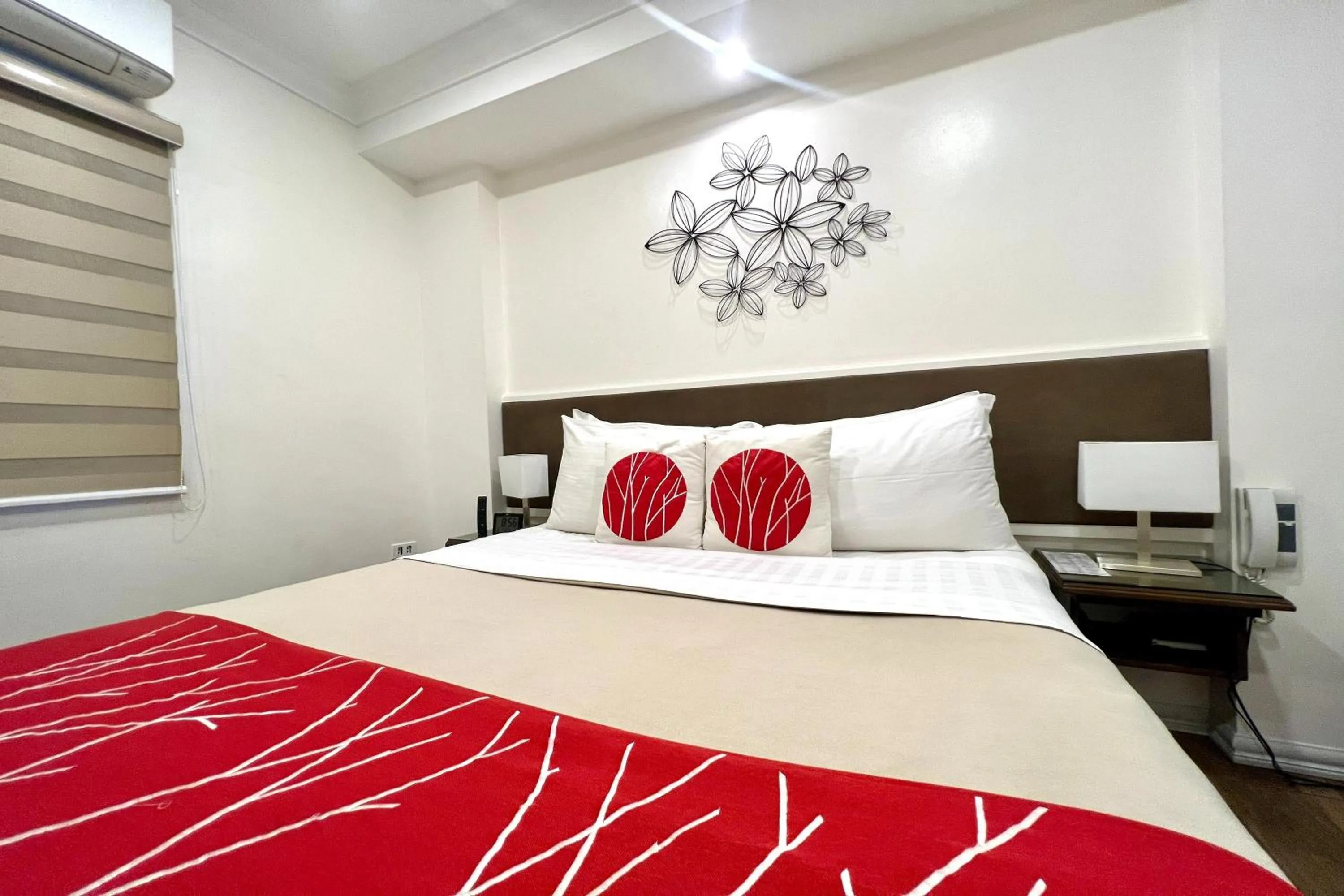 Bedroom, Bed in Khotel near T3 Airport