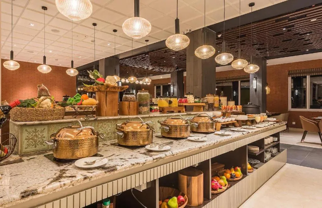 Restaurant/places to eat in Udaan Himalayan Suites and Spa