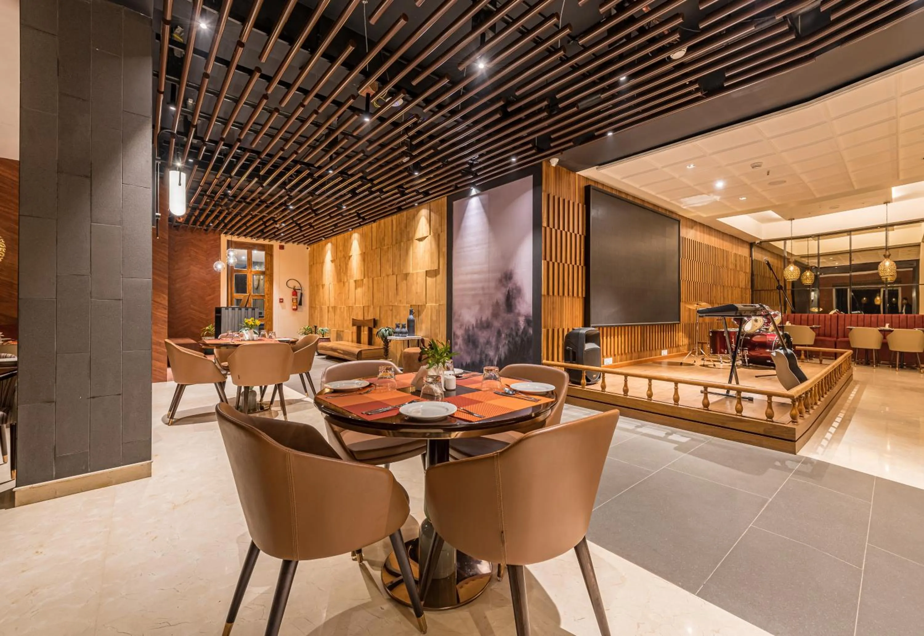 Restaurant/places to eat in Udaan Himalayan Suites and Spa