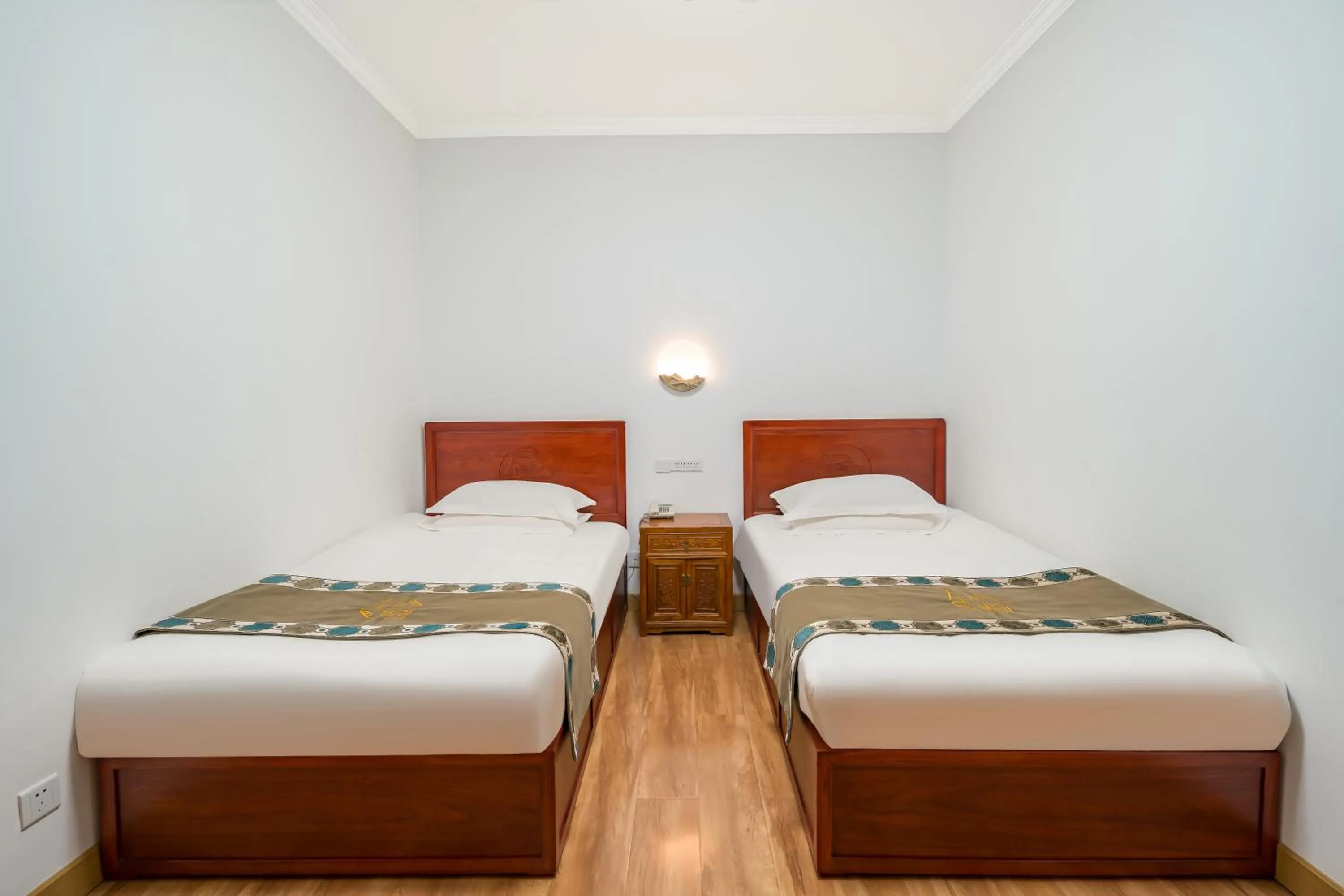 Bed in Beijing Jingyuan Courtyard Hotel