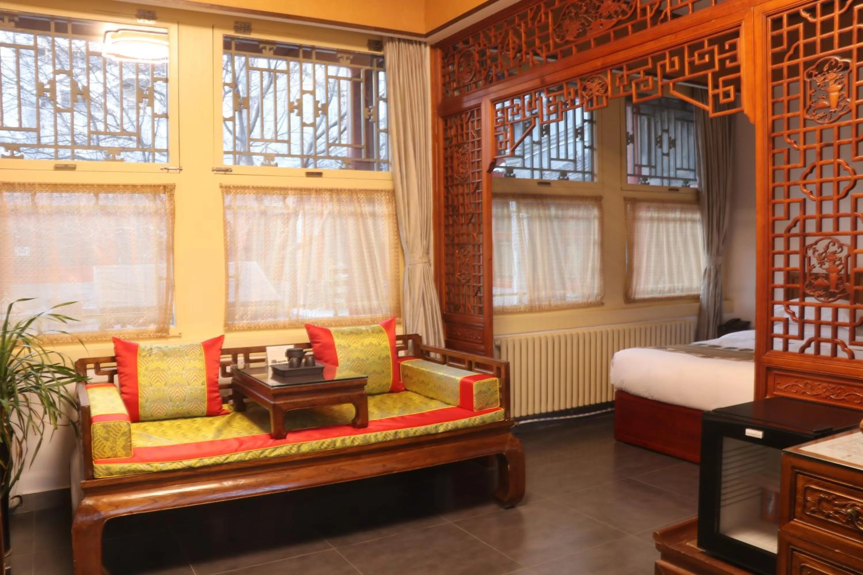 Bed in Beijing Jingyuan Courtyard Hotel