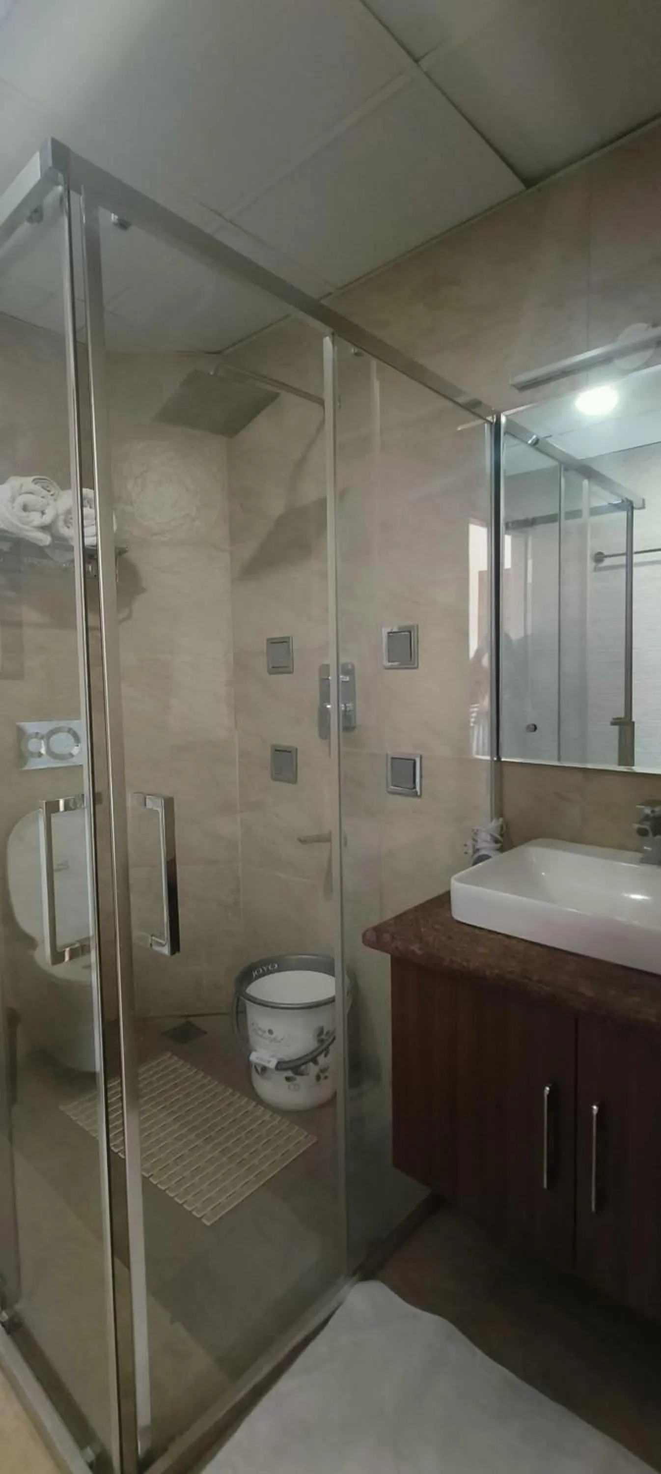 Shower in Golden Healing Journeys Homestay