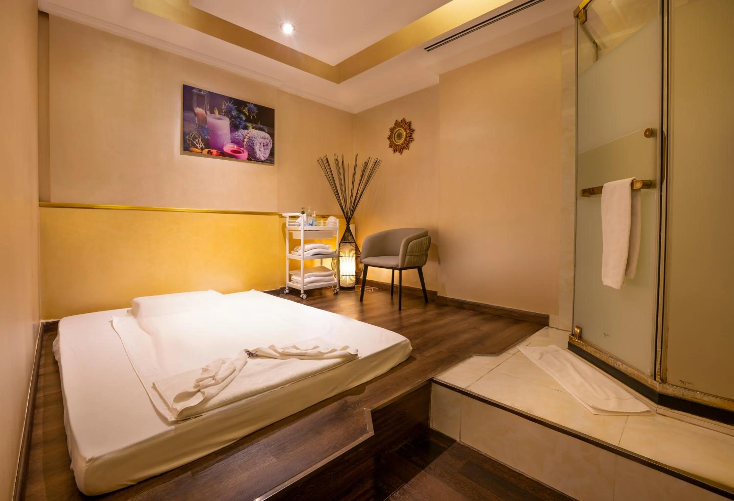 Spa and wellness centre/facilities, Bed in The Eclipse Boutique Suites