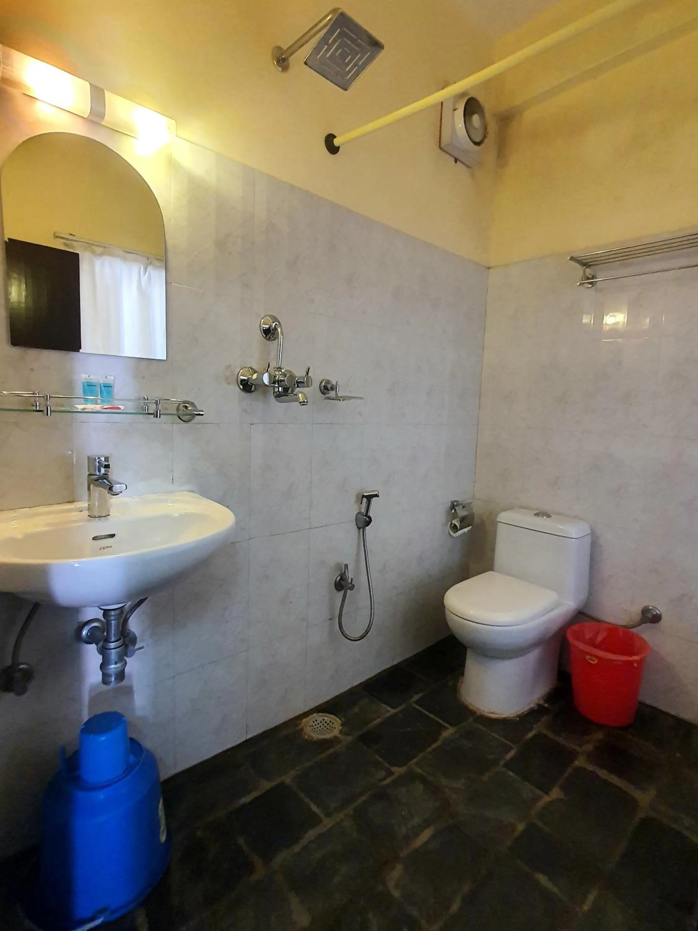 Toilet in Hotel Kunja