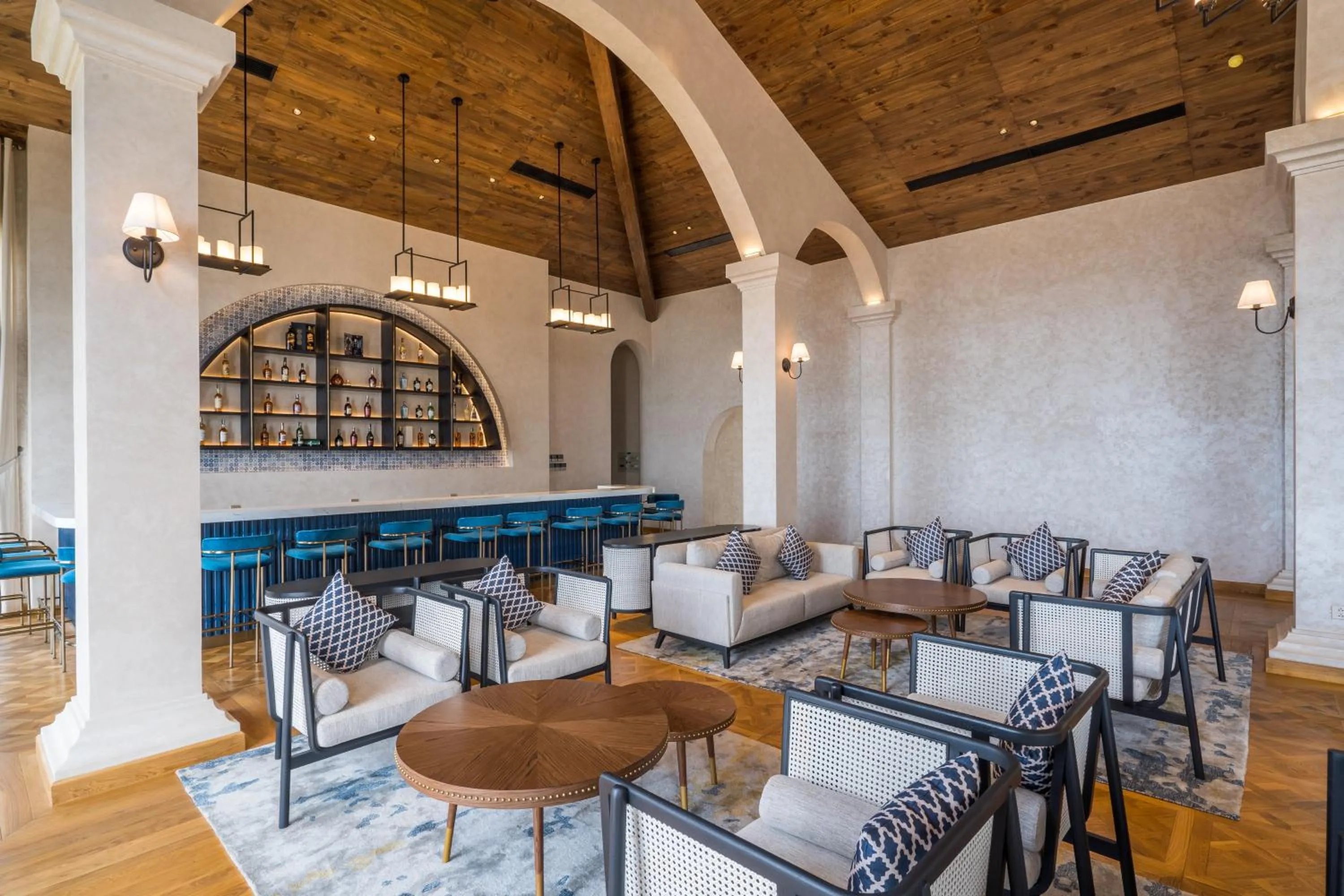 Lounge or bar in Centara Mirage Resort Mui Ne