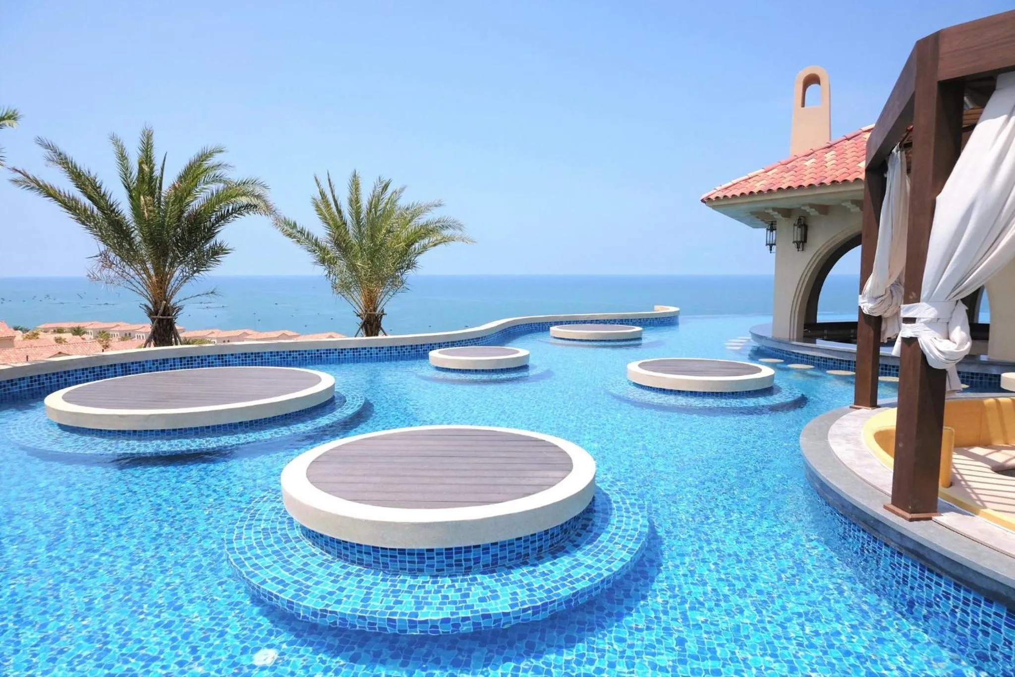 Swimming pool in Centara Mirage Resort Mui Ne