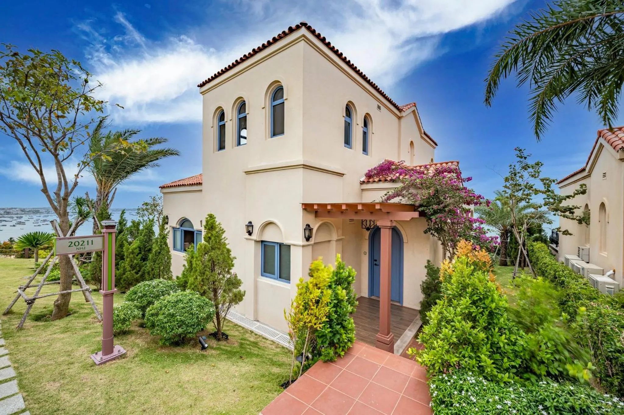 Swimming pool in Centara Mirage Resort Mui Ne
