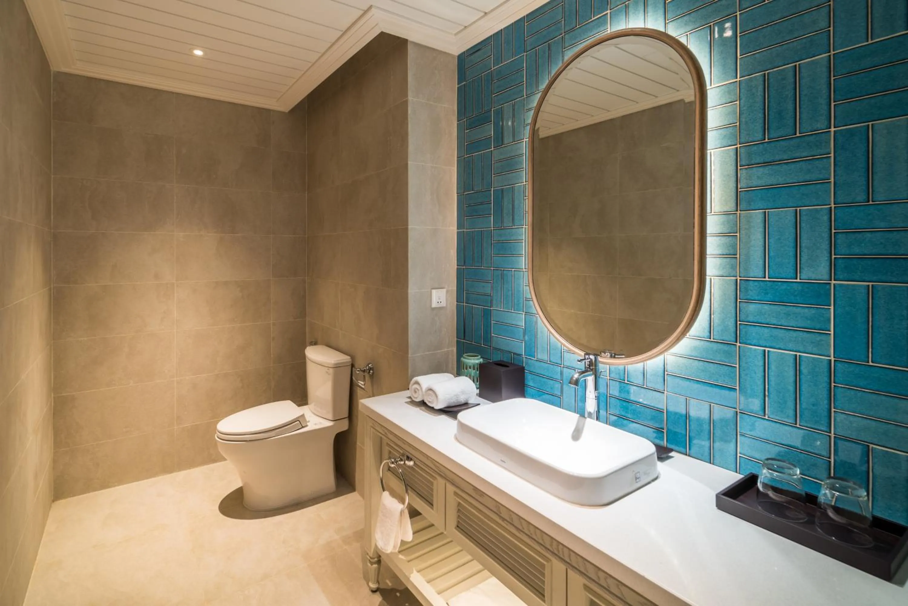 Shower in Centara Mirage Resort Mui Ne