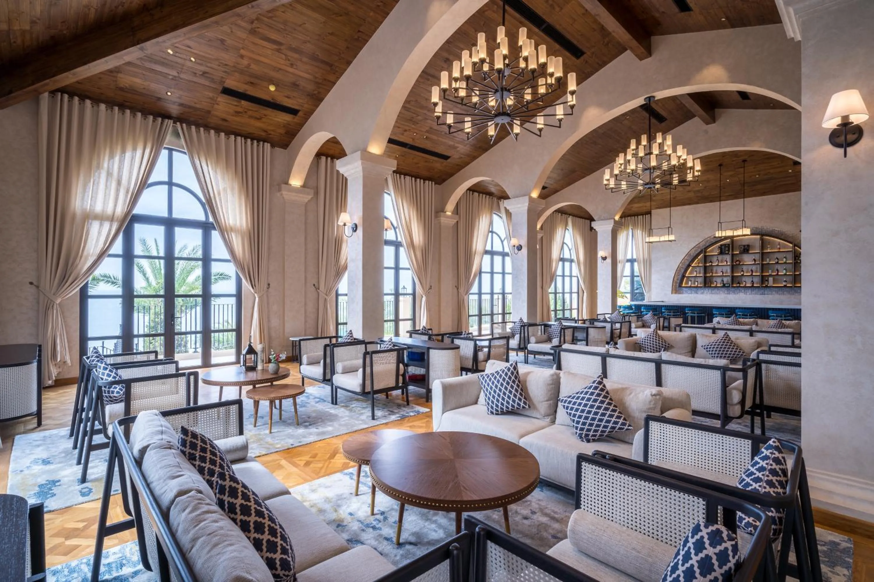 Lounge or bar in Centara Mirage Resort Mui Ne