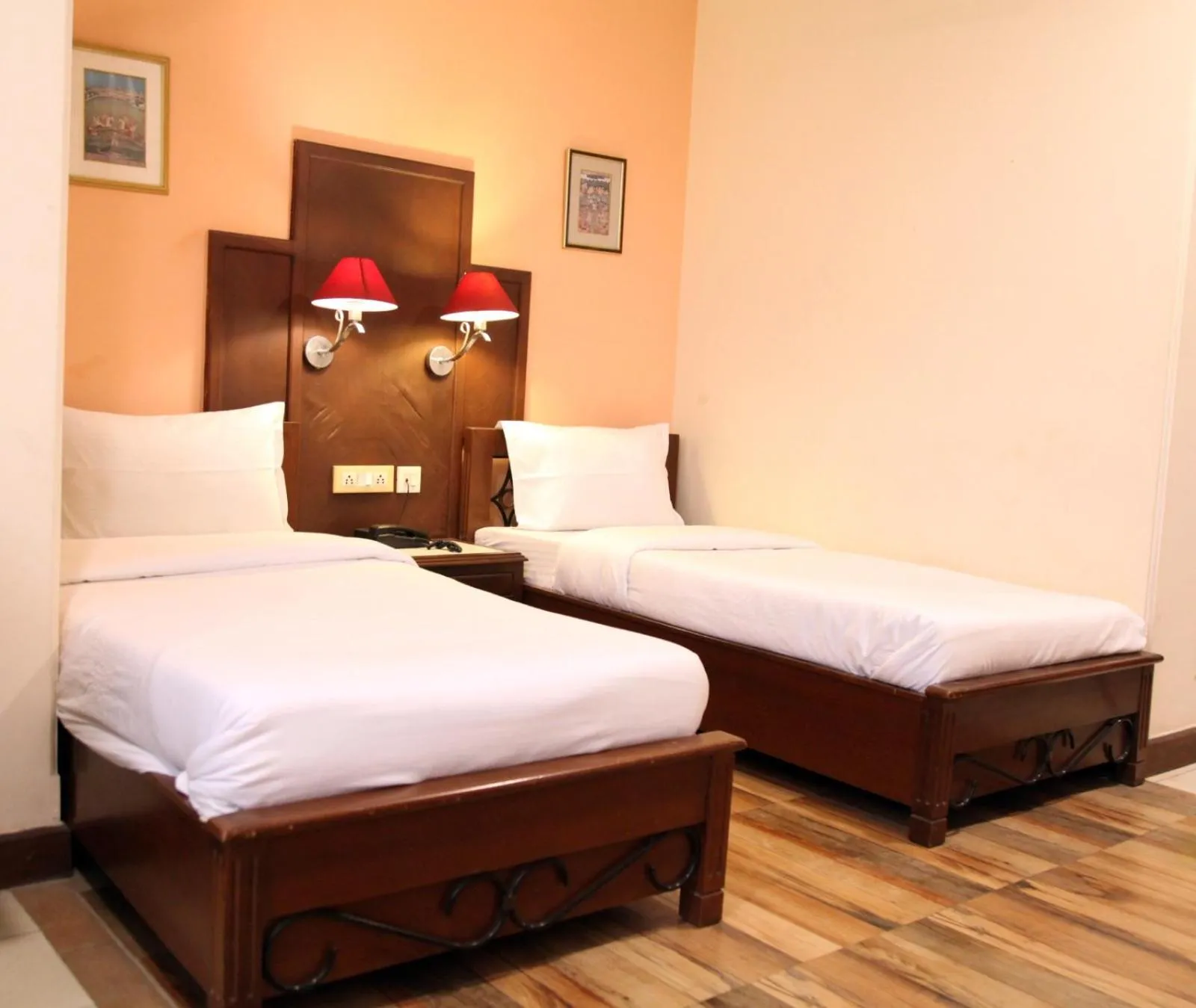 Bed in Hotel Metro Regency Meerut