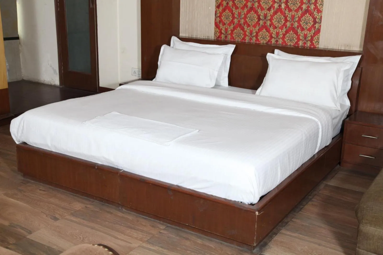 Bed in Hotel Metro Regency Meerut