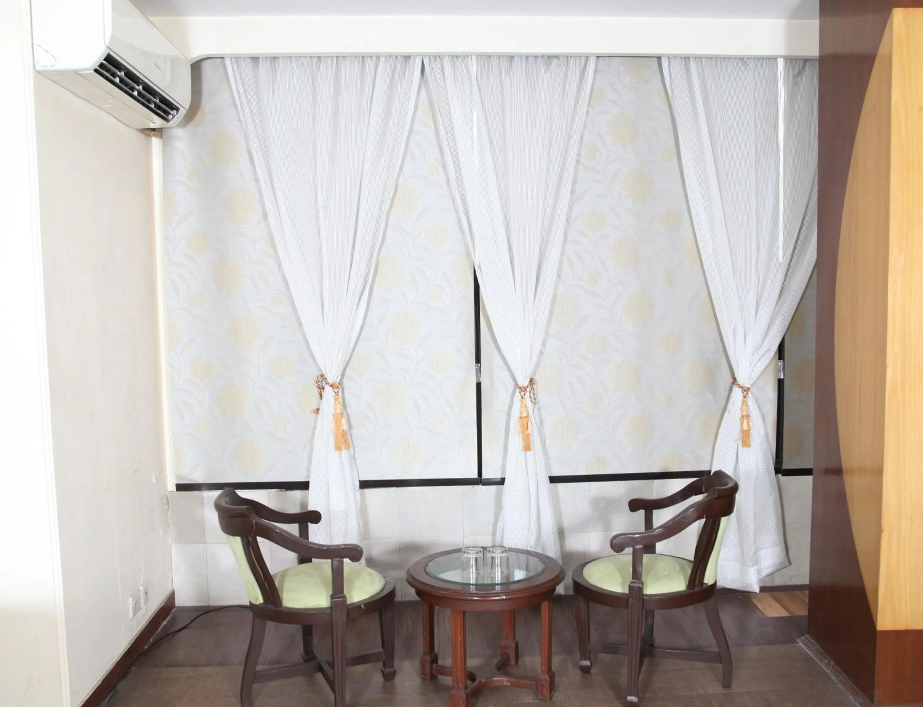 Seating area in Hotel Metro Regency Meerut